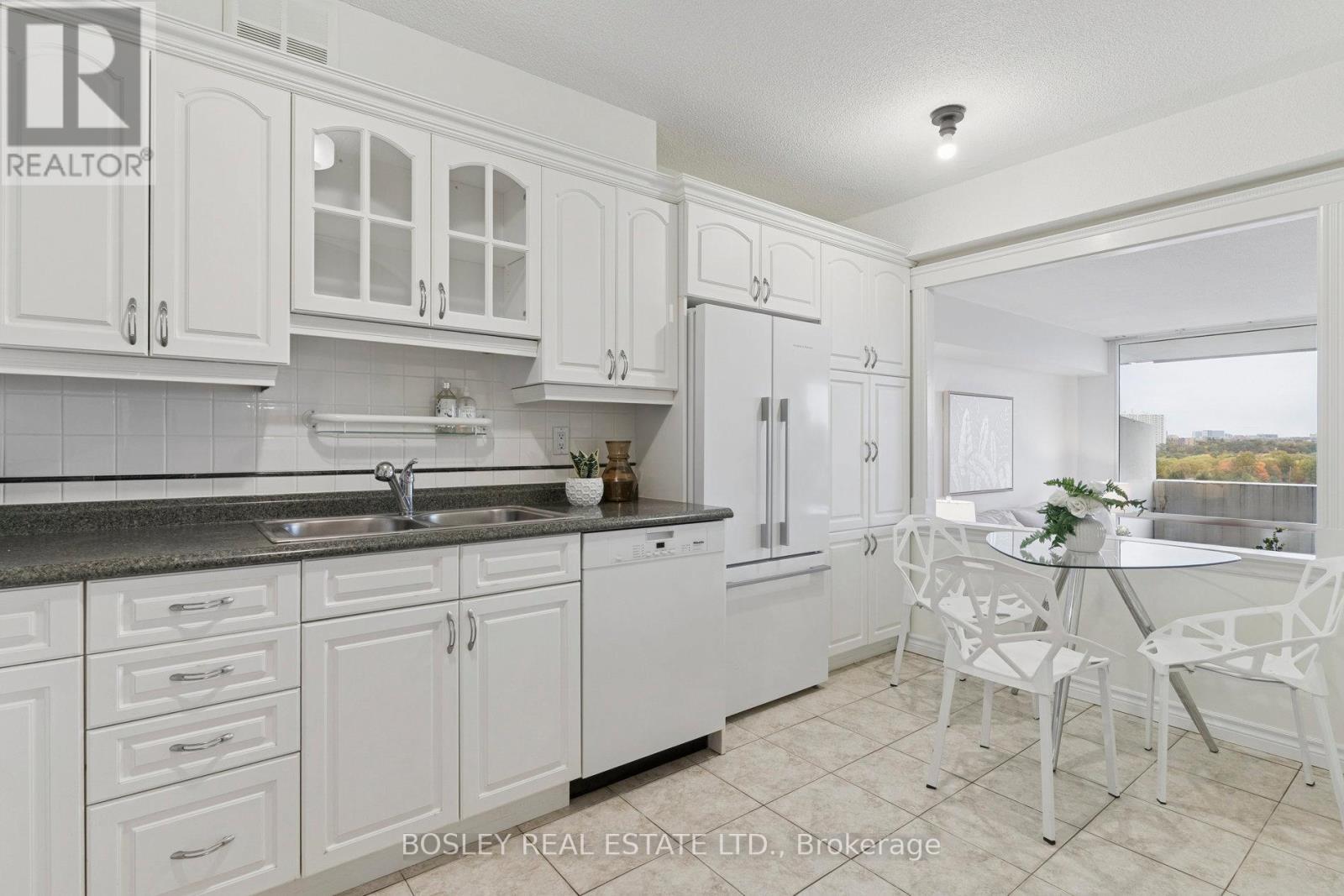 1108 - 250 Scarlett Road, Toronto, Ontario  M6N 4X5 - Photo 14 - W12479408