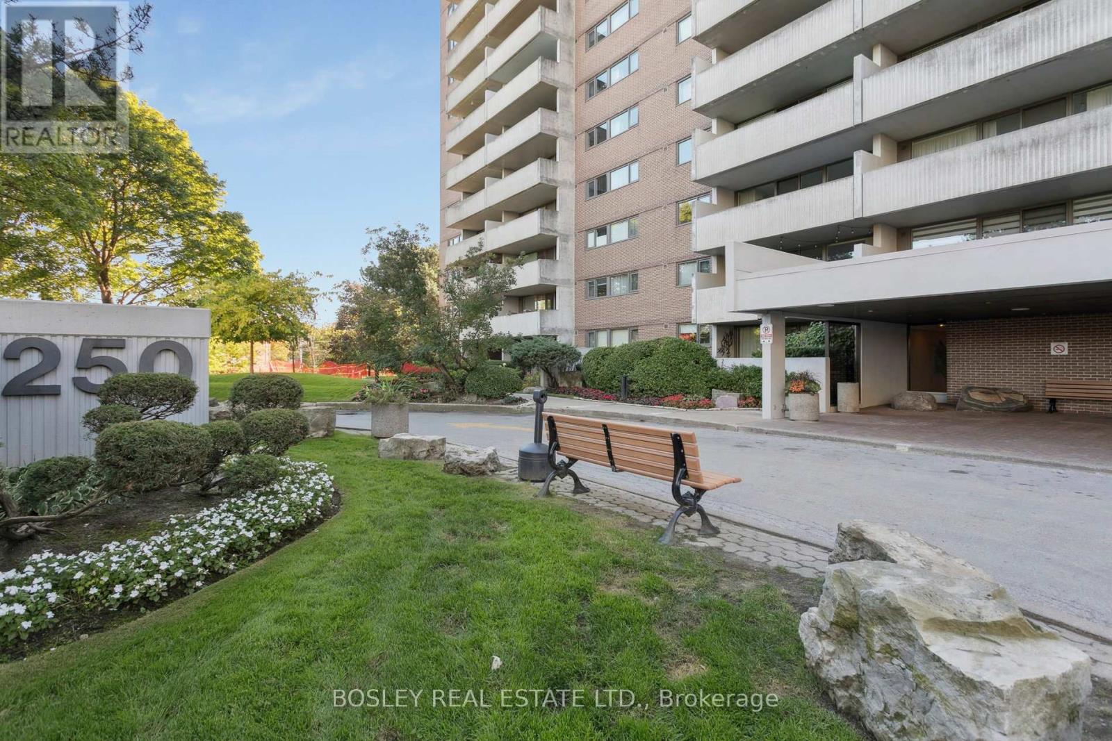 1108 - 250 Scarlett Road, Toronto, Ontario  M6N 4X5 - Photo 2 - W12479408
