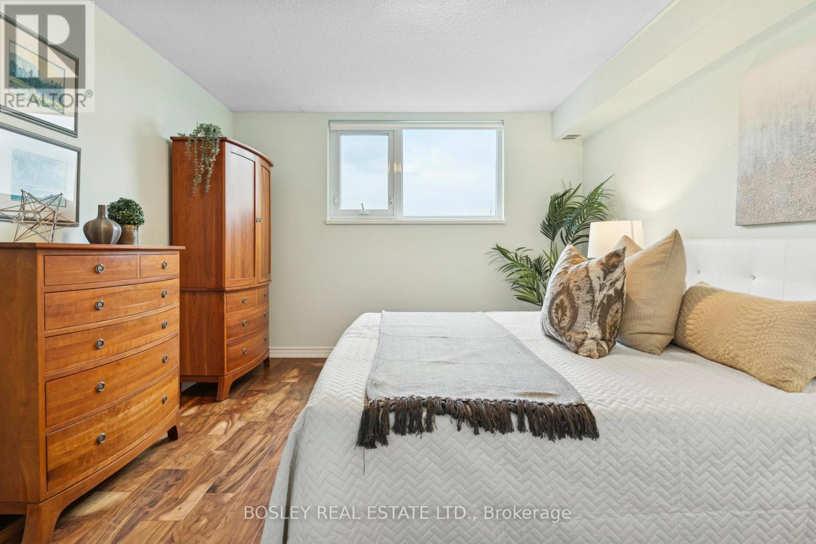 1108 - 250 Scarlett Road, Toronto, Ontario  M6N 4X5 - Photo 24 - W12479408