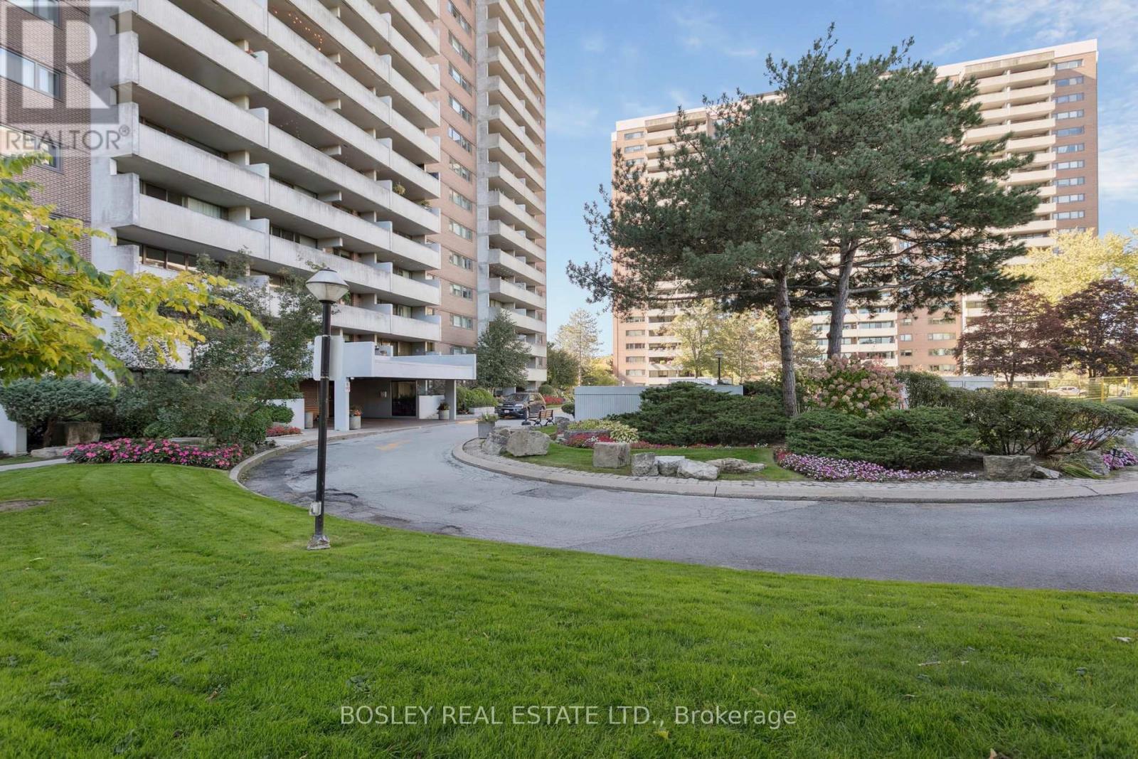 1108 - 250 Scarlett Road, Toronto, Ontario  M6N 4X5 - Photo 3 - W12479408