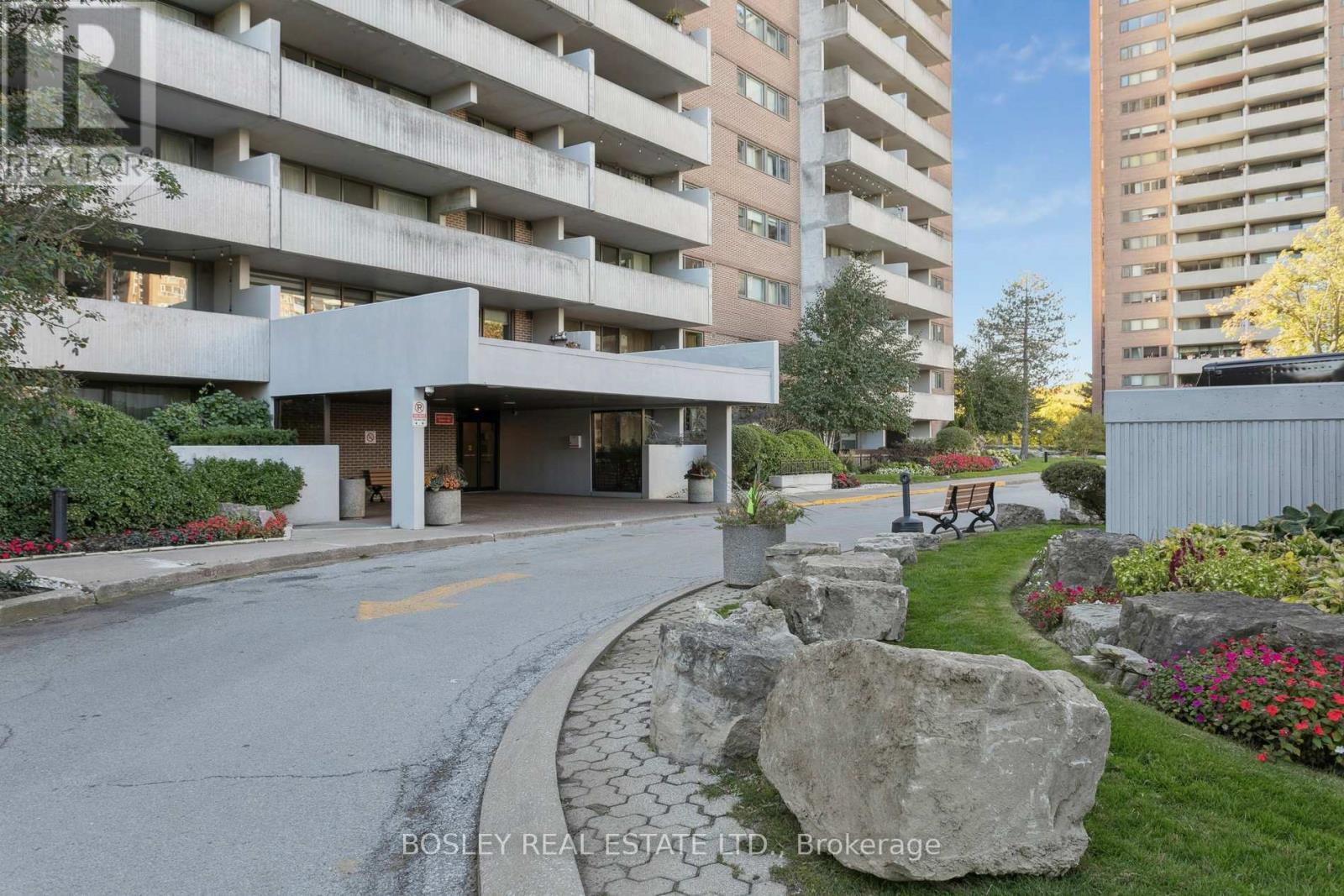1108 - 250 Scarlett Road, Toronto, Ontario  M6N 4X5 - Photo 4 - W12479408