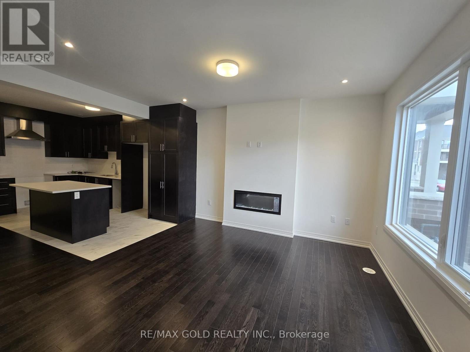 25 Moosehead Drive, Brampton, Ontario  L7A 5L9 - Photo 4 - W12479415