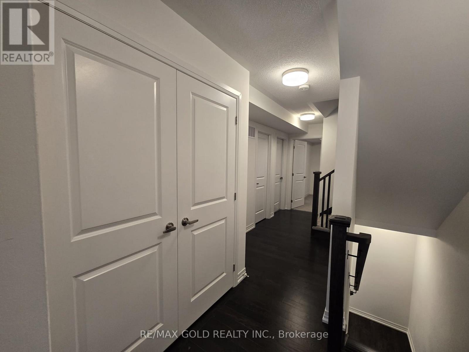 25 Moosehead Drive, Brampton, Ontario  L7A 5L9 - Photo 6 - W12479415