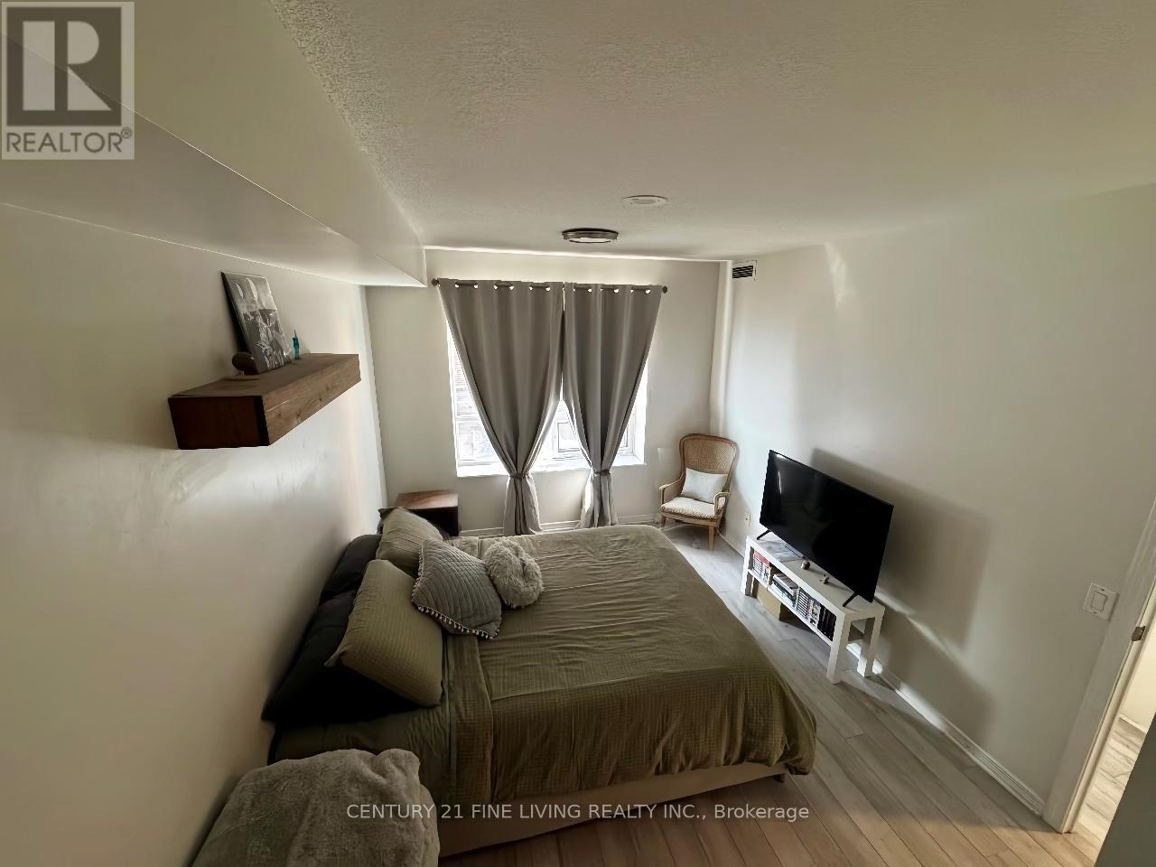 61 Heintzman Street, Toronto, Ontario  M6P 2J7 - Photo 11 - W12479423