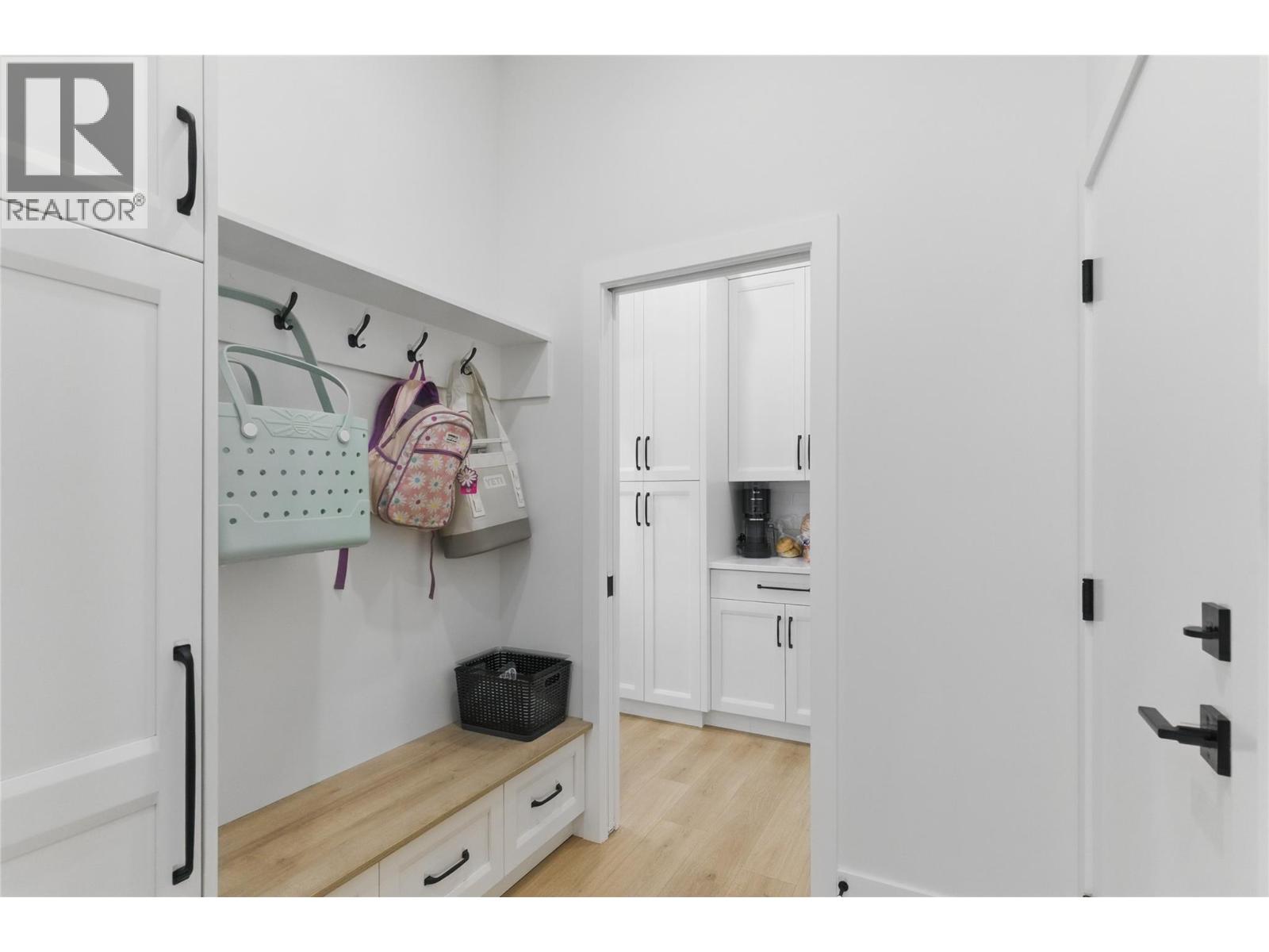 2744 Beachmount Crescent, Kamloops, British Columbia  V2B 0E6 - Photo 6 - 10366625