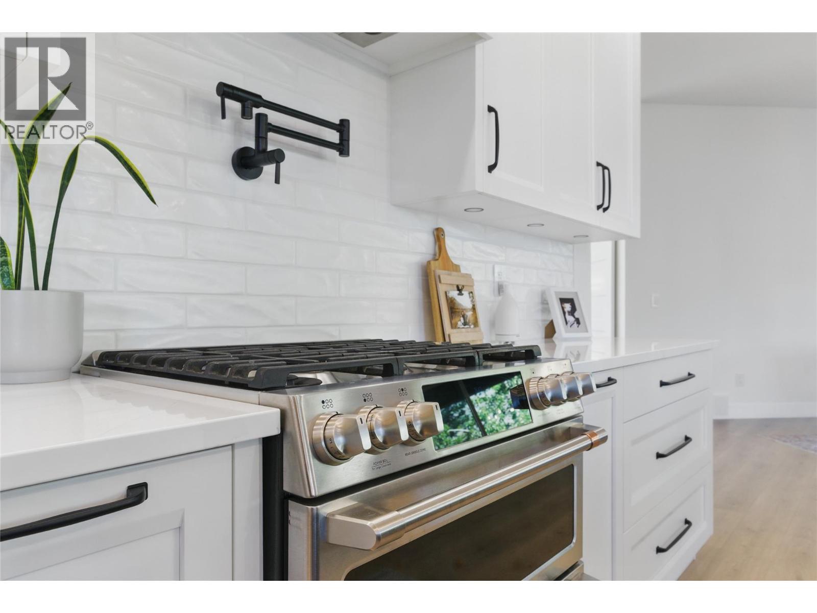 2744 Beachmount Crescent, Kamloops, British Columbia  V2B 0E6 - Photo 8 - 10366625