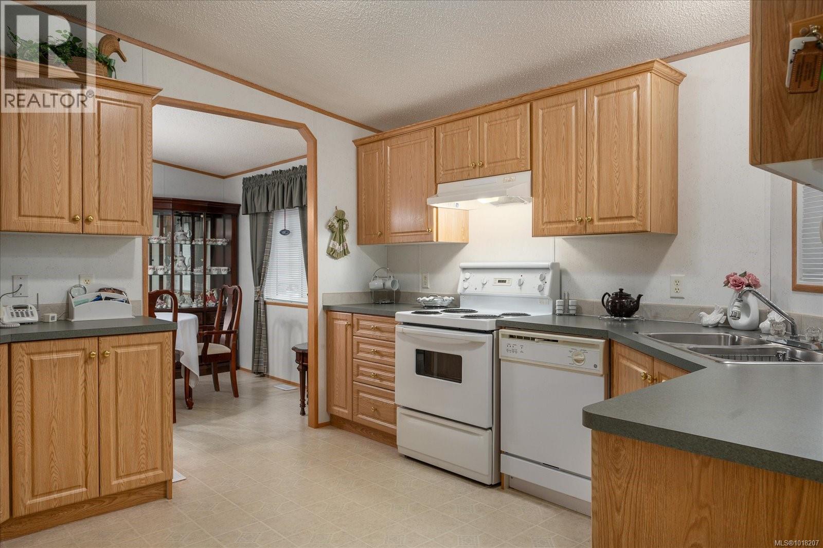 20 1247 Arbutus Rd, Parksville, British Columbia  V9P 1R3 - Photo 3 - 1018207