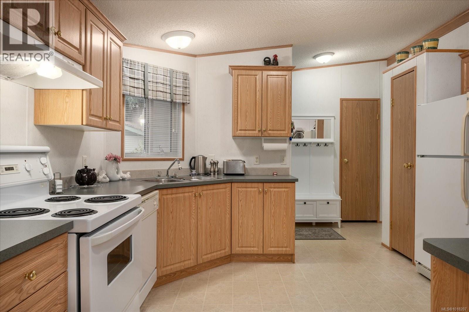 20 1247 Arbutus Rd, Parksville, British Columbia  V9P 1R3 - Photo 4 - 1018207