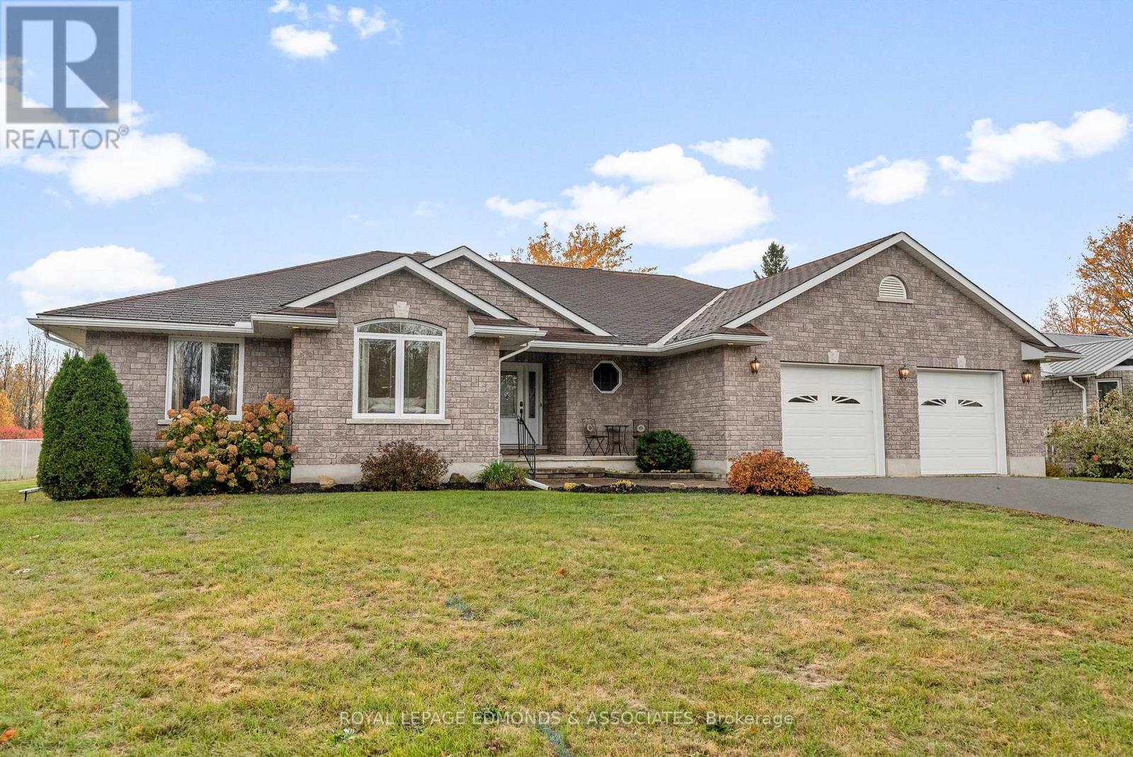 17 Minto Street, Whitewater Region, Ontario  K0J 1C0 - Photo 1 - X12479445