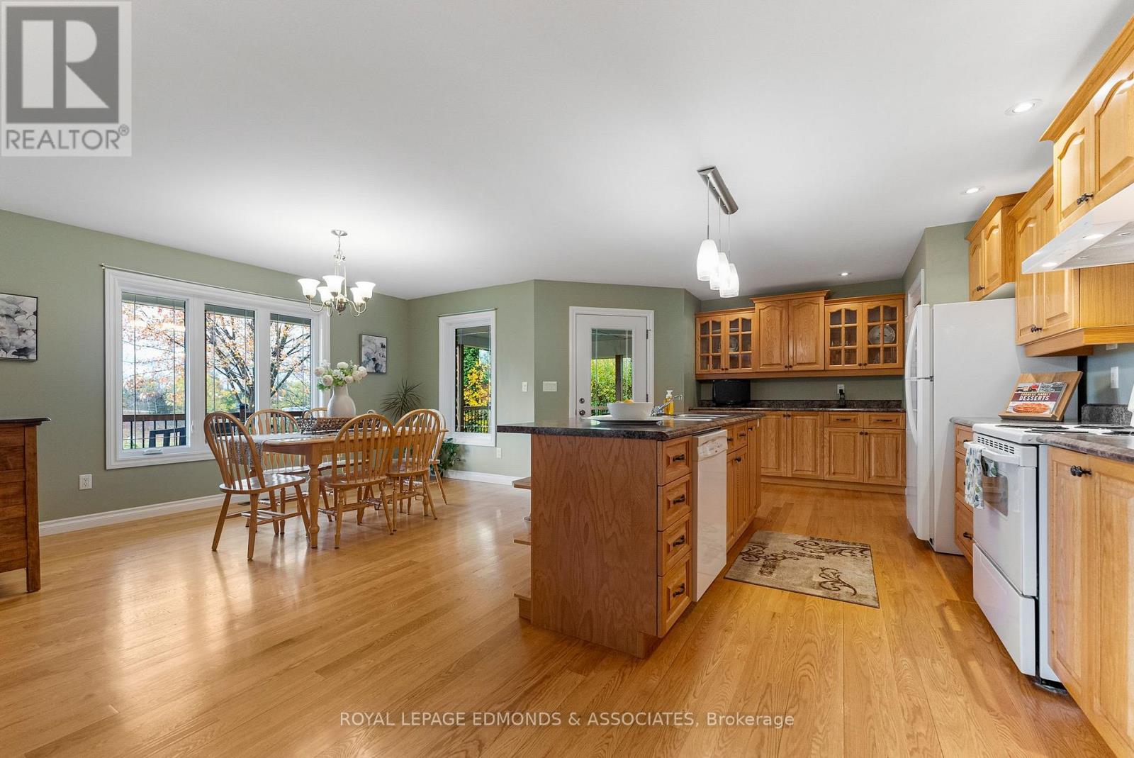 17 Minto Street, Whitewater Region, Ontario  K0J 1C0 - Photo 12 - X12479445