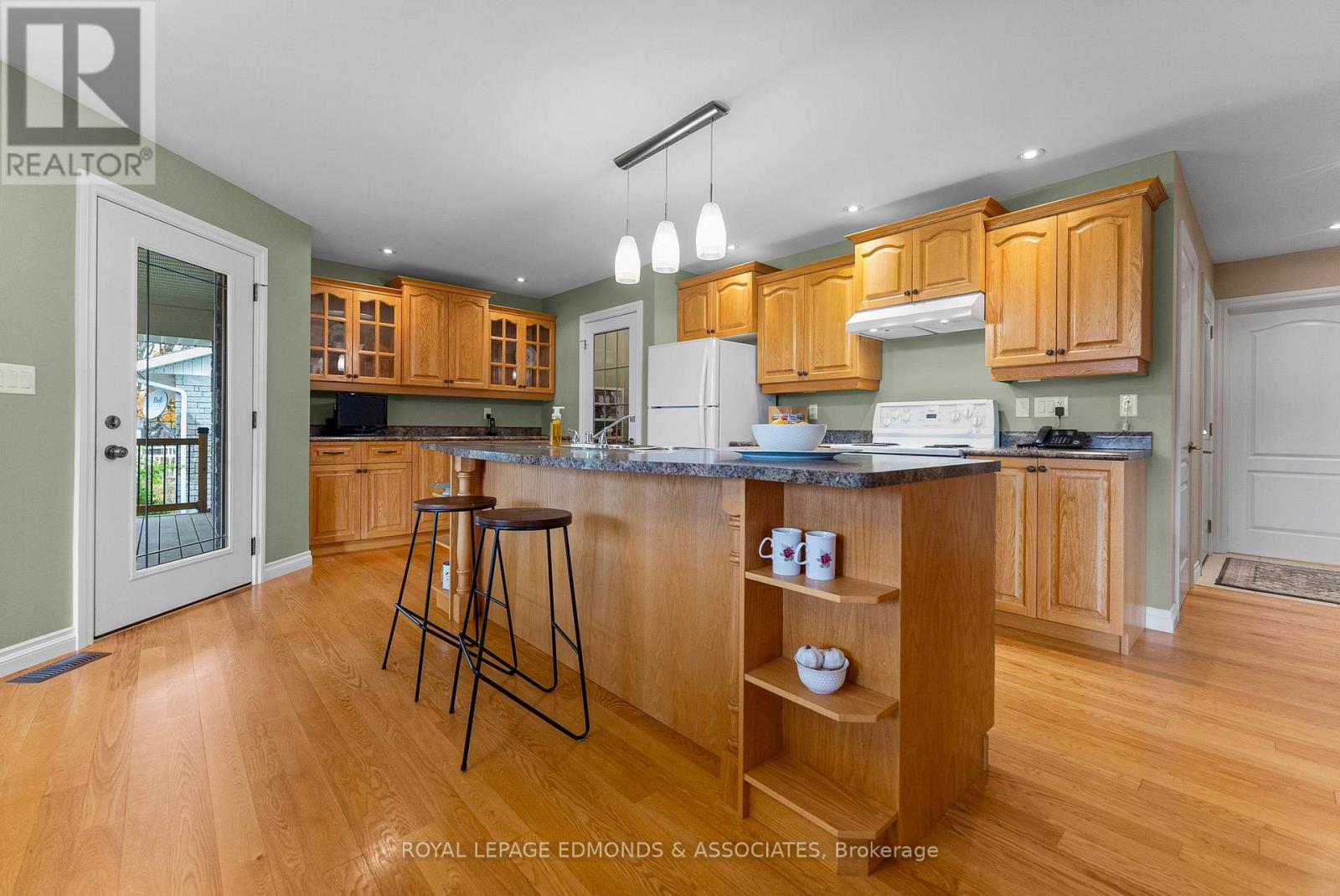 17 Minto Street, Whitewater Region, Ontario  K0J 1C0 - Photo 14 - X12479445