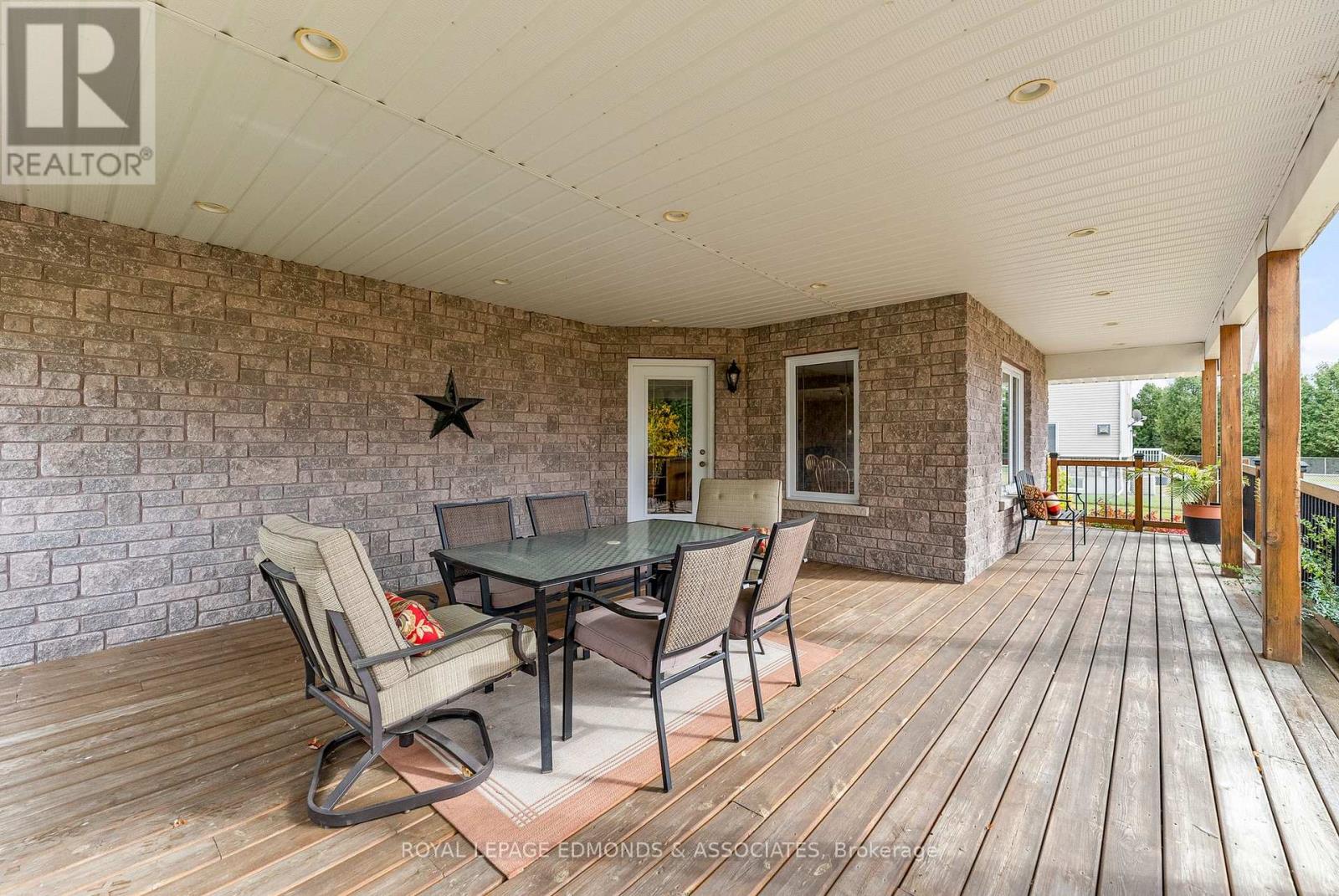 17 Minto Street, Whitewater Region, Ontario  K0J 1C0 - Photo 38 - X12479445