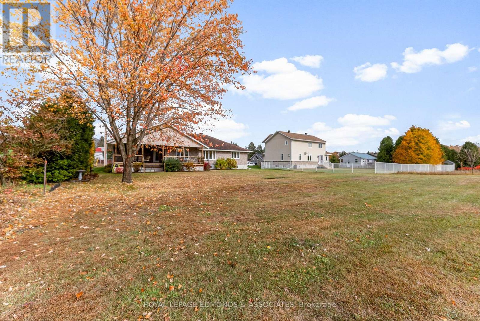17 Minto Street, Whitewater Region, Ontario  K0J 1C0 - Photo 43 - X12479445