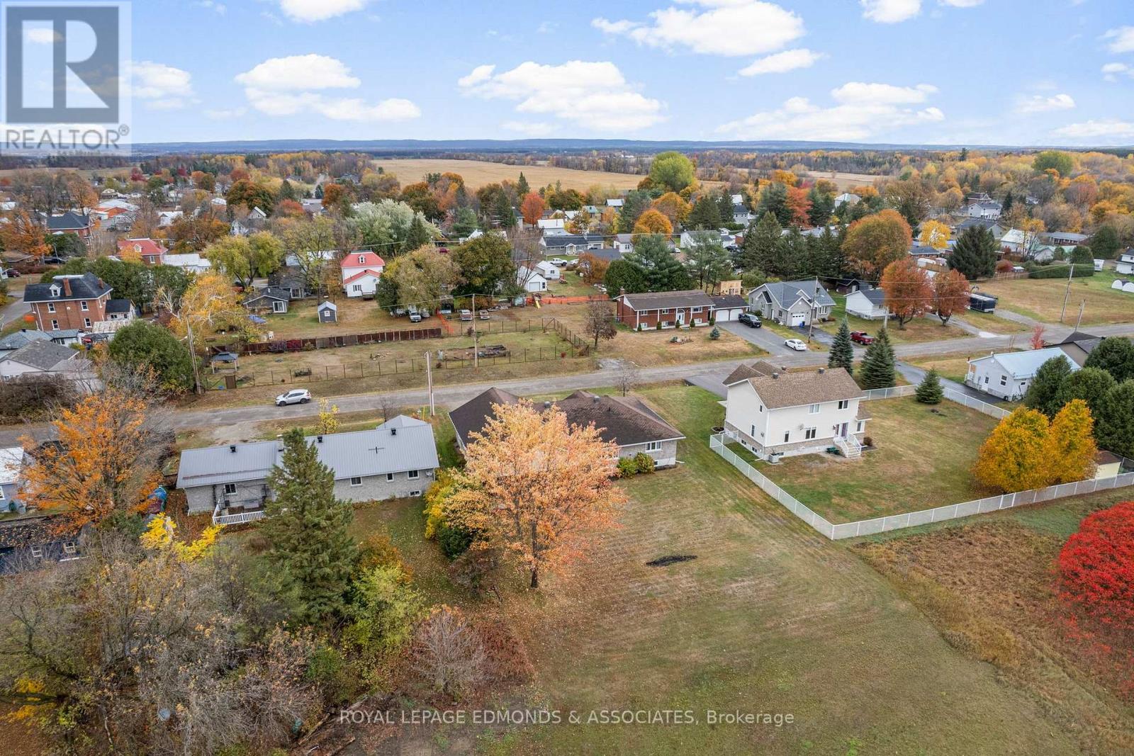 17 Minto Street, Whitewater Region, Ontario  K0J 1C0 - Photo 46 - X12479445