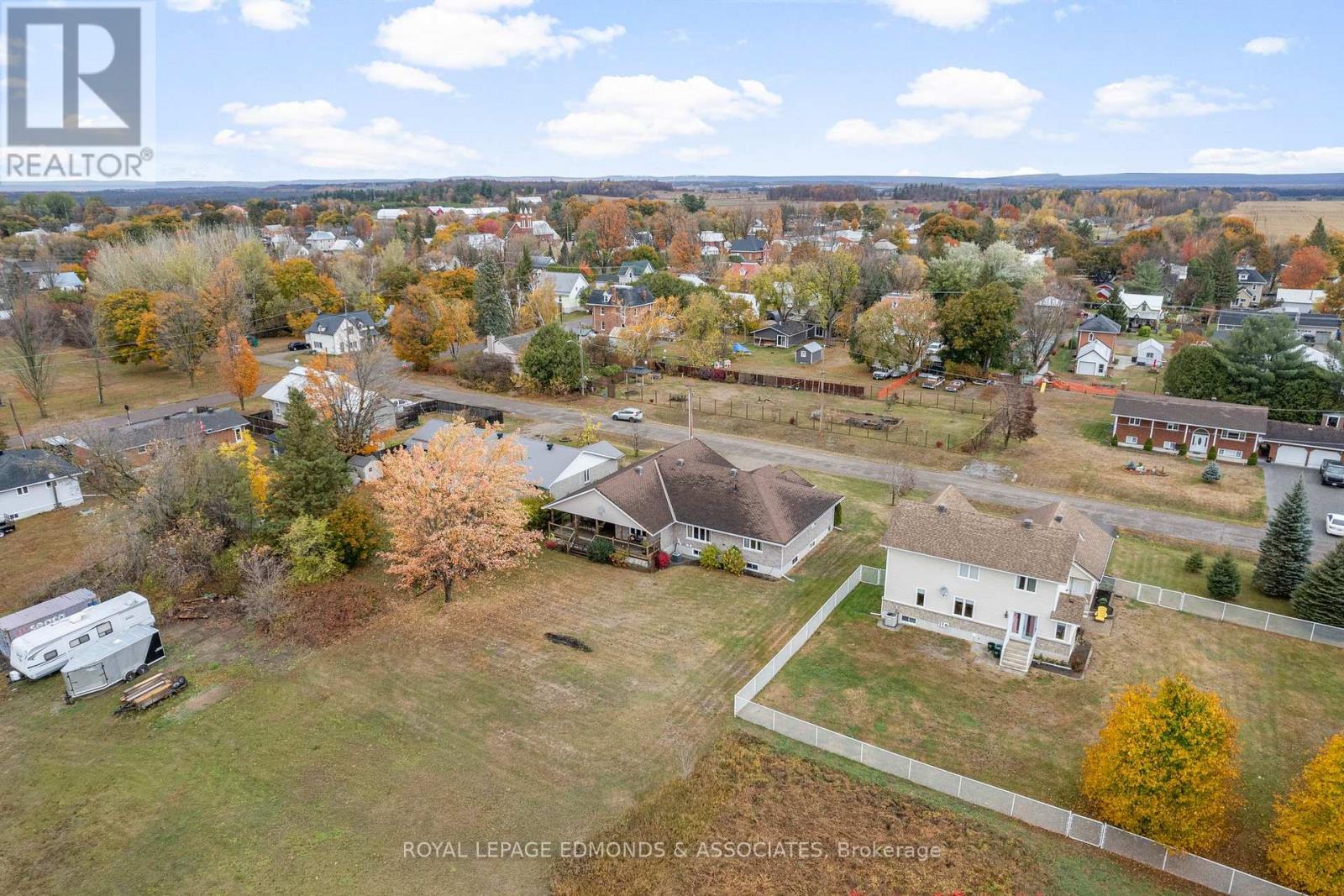 17 Minto Street, Whitewater Region, Ontario  K0J 1C0 - Photo 48 - X12479445
