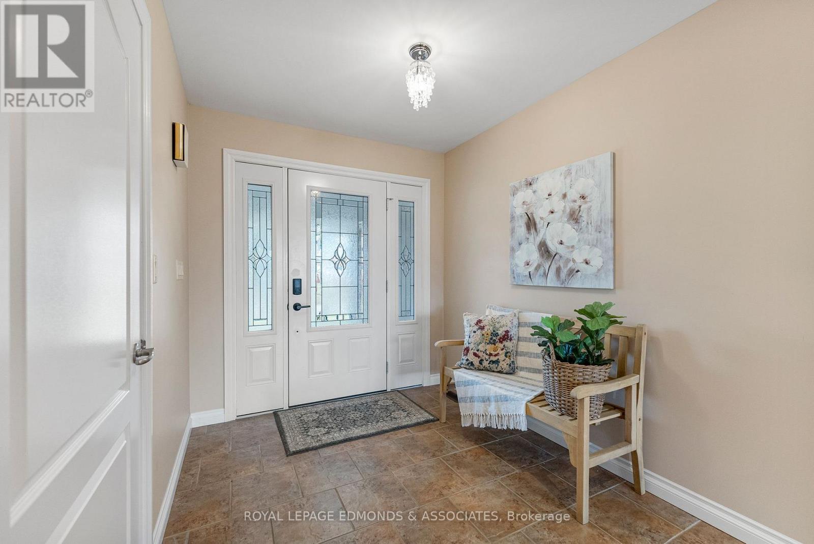 17 Minto Street, Whitewater Region, Ontario  K0J 1C0 - Photo 6 - X12479445