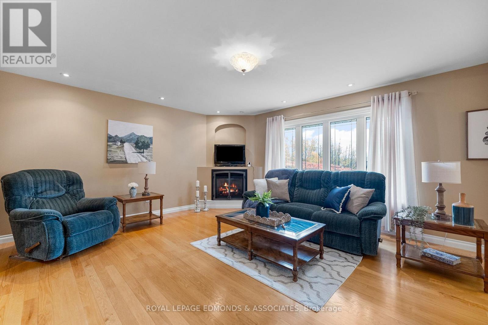 17 Minto Street, Whitewater Region, Ontario  K0J 1C0 - Photo 8 - X12479445