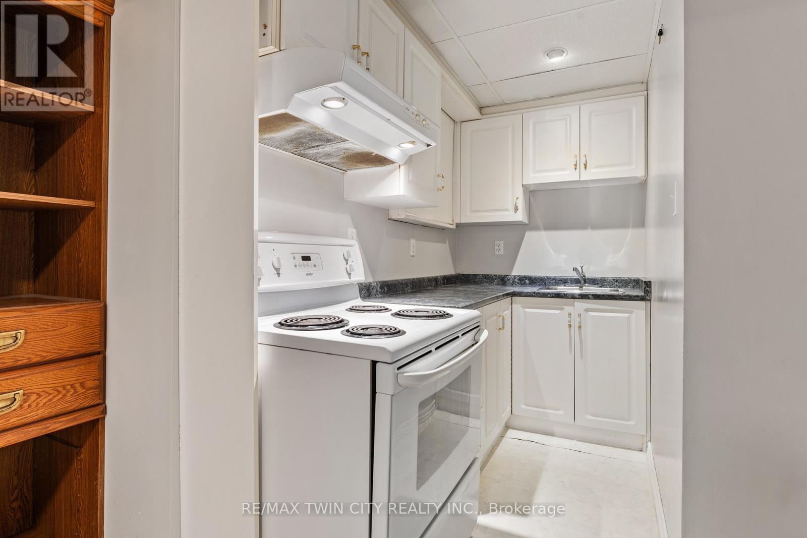 86 Santa Maria Drive, Cambridge, Ontario  N1R 8A2 - Photo 36 - X12479406