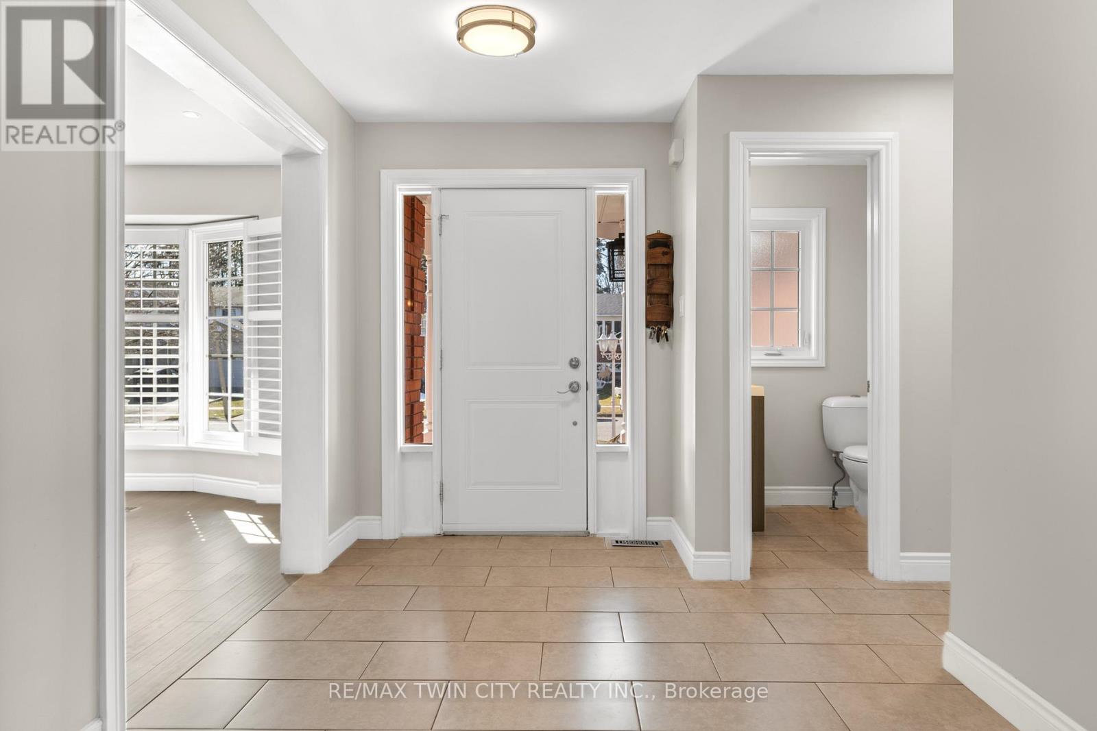 86 Santa Maria Drive, Cambridge, Ontario  N1R 8A2 - Photo 4 - X12479406
