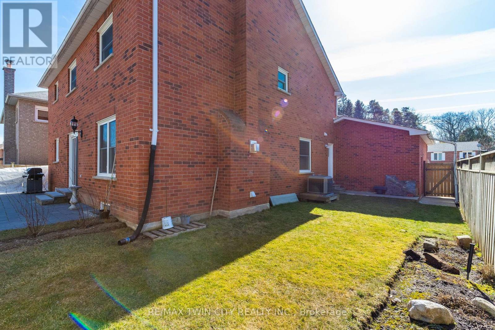 86 Santa Maria Drive, Cambridge, Ontario  N1R 8A2 - Photo 43 - X12479406