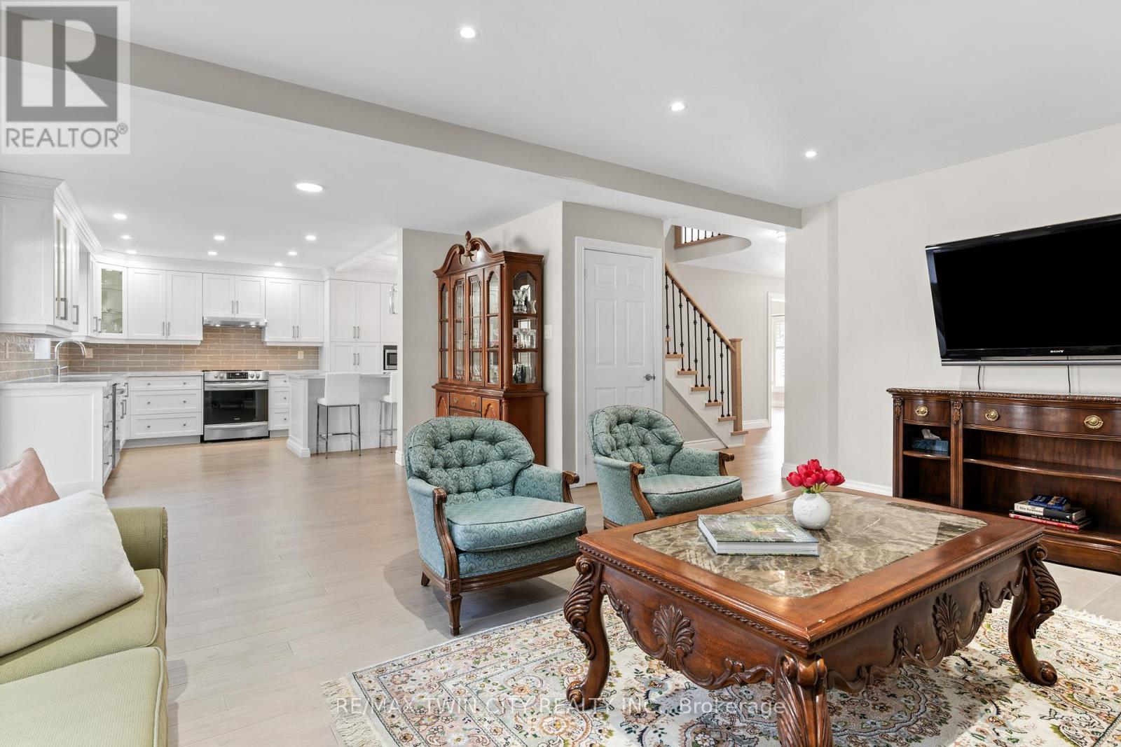 86 Santa Maria Drive, Cambridge, Ontario  N1R 8A2 - Photo 8 - X12479406