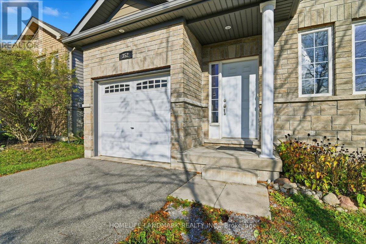 352 Blacksmith Way, Peterborough, Ontario  K9L 0B4 - Photo 2 - X12479421