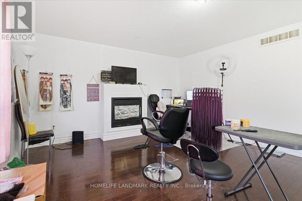352 Blacksmith Way, Peterborough, Ontario  K9L 0B4 - Photo 5 - X12479421
