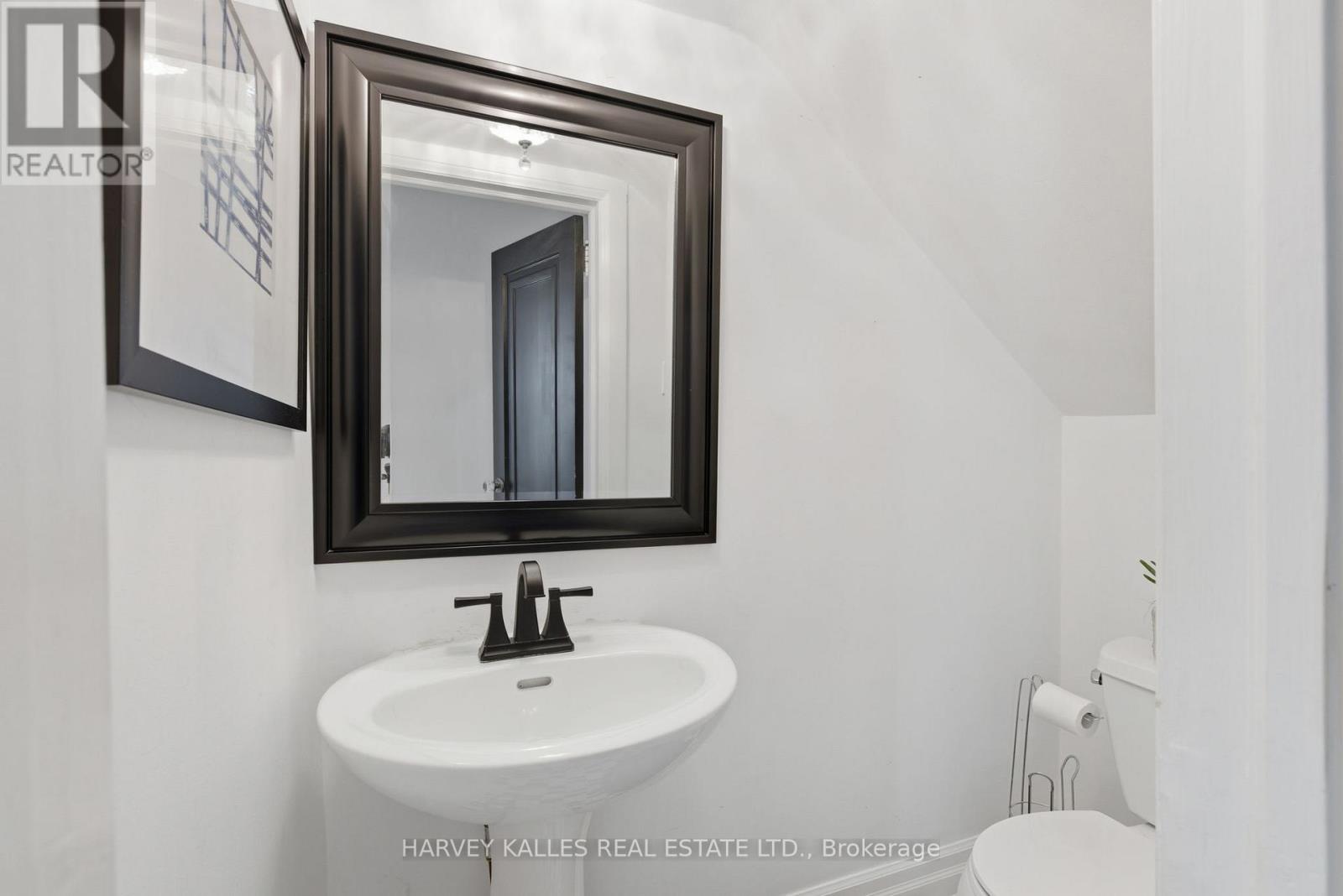 29 Glenarden Road, Toronto, Ontario  M6C 3K3 - Photo 11 - C12479467