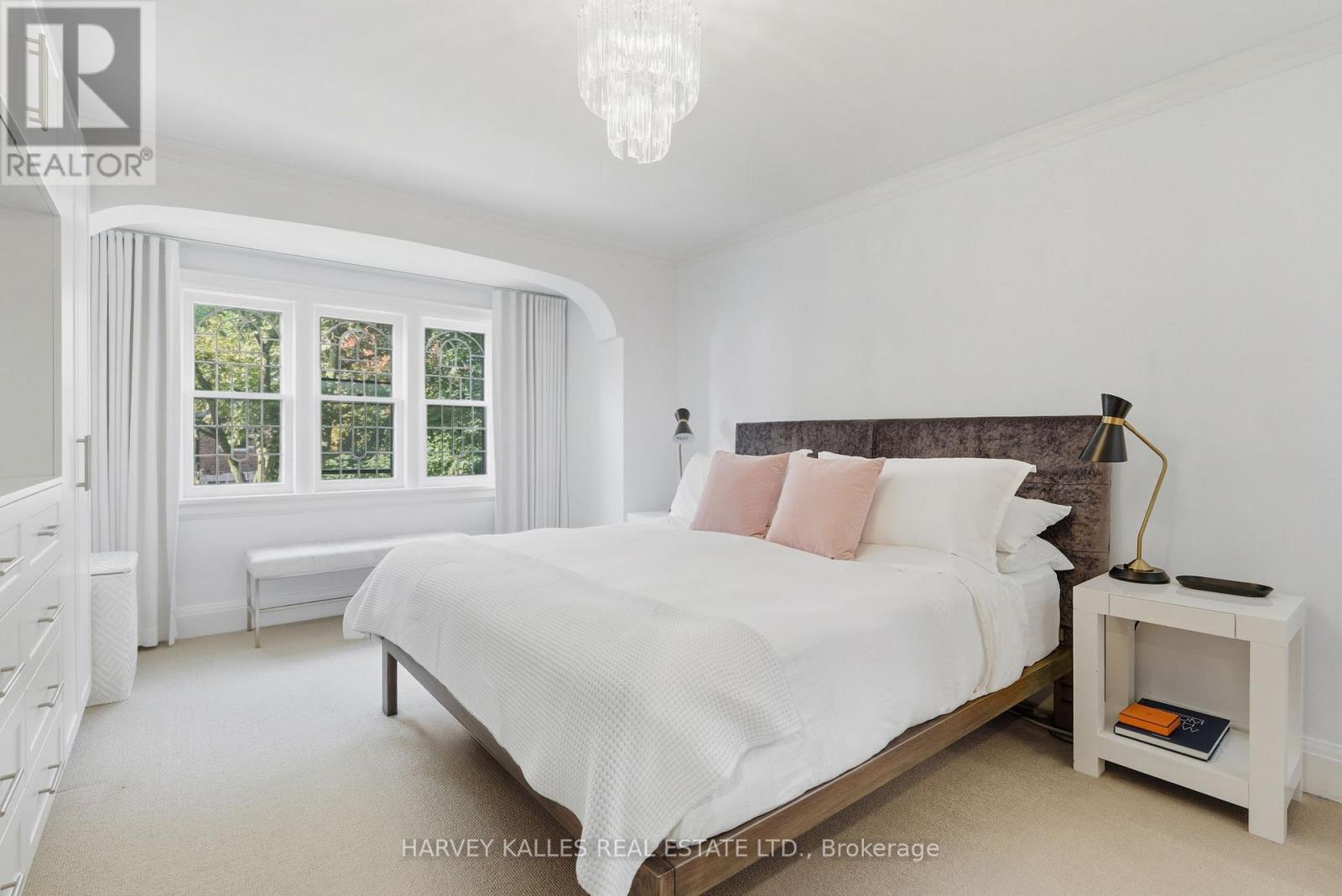 29 Glenarden Road, Toronto, Ontario  M6C 3K3 - Photo 13 - C12479467