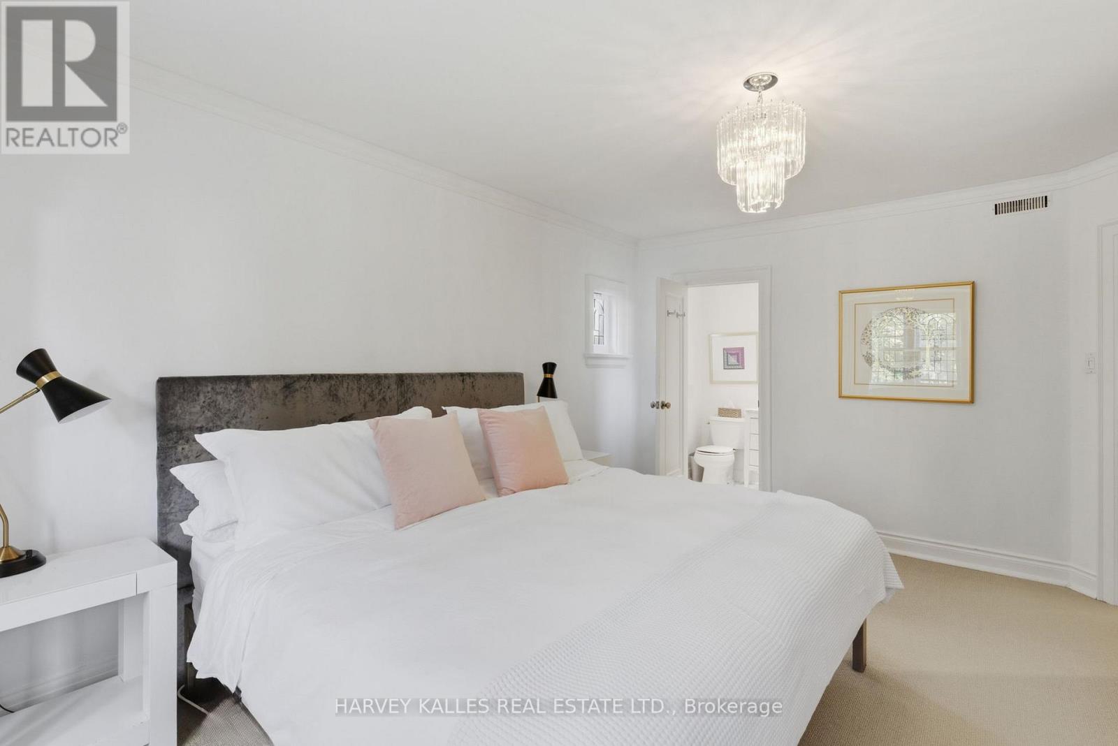 29 Glenarden Road, Toronto, Ontario  M6C 3K3 - Photo 14 - C12479467