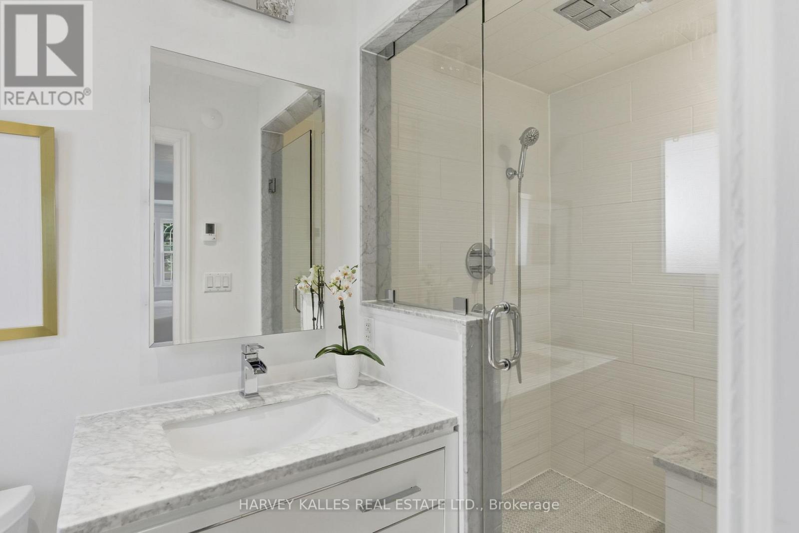 29 Glenarden Road, Toronto, Ontario  M6C 3K3 - Photo 15 - C12479467