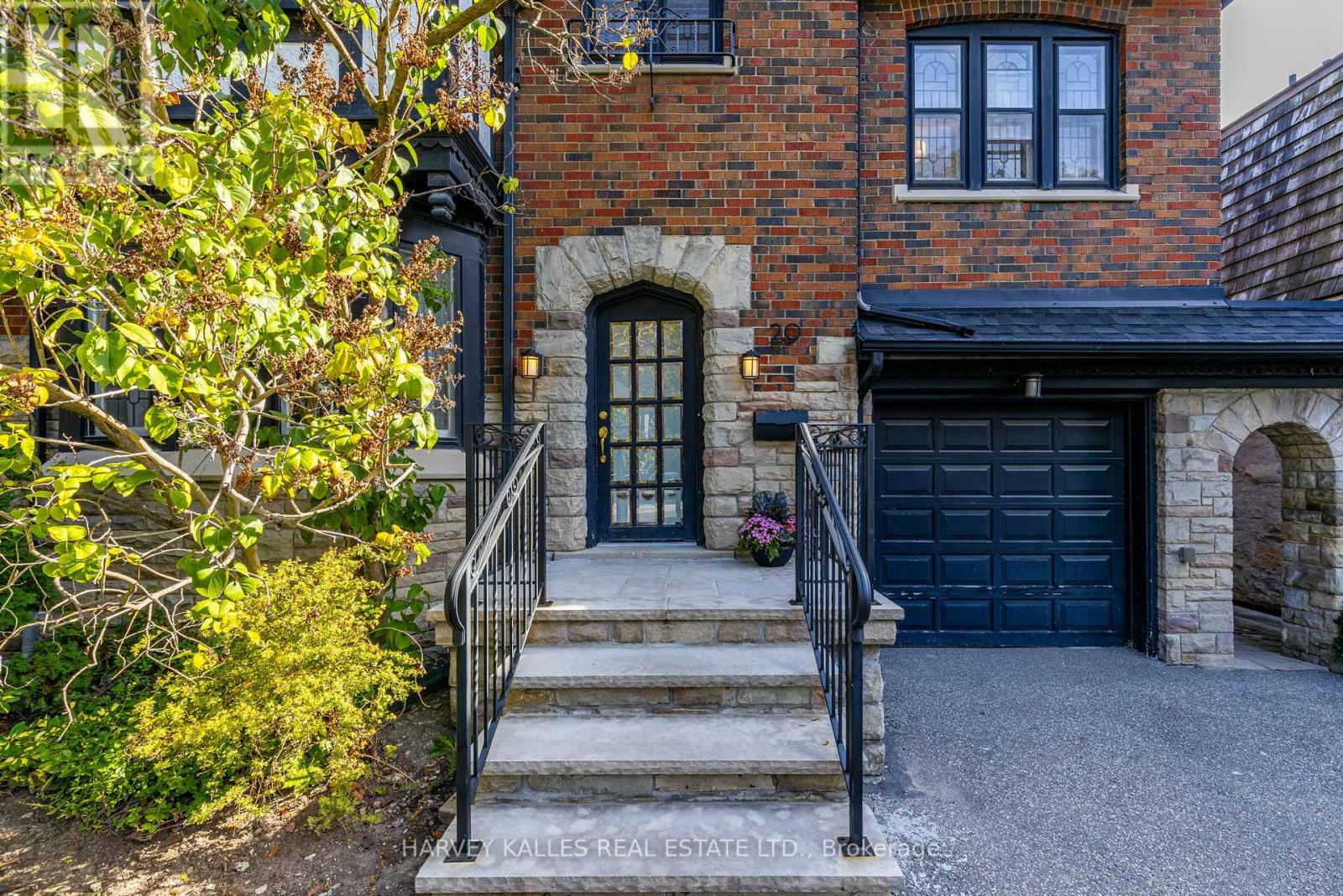 29 Glenarden Road, Toronto, Ontario  M6C 3K3 - Photo 2 - C12479467