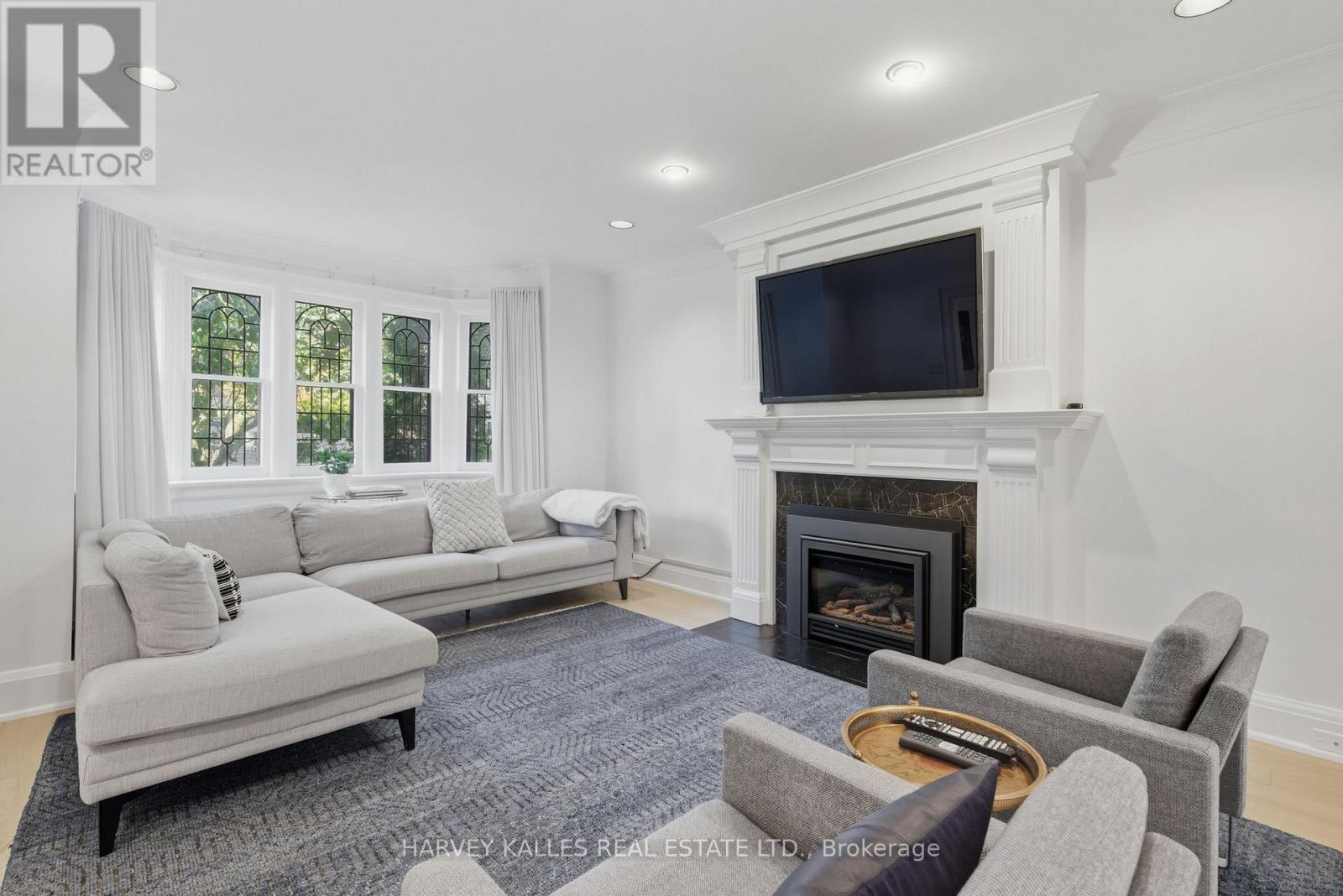 29 Glenarden Road, Toronto, Ontario  M6C 3K3 - Photo 4 - C12479467