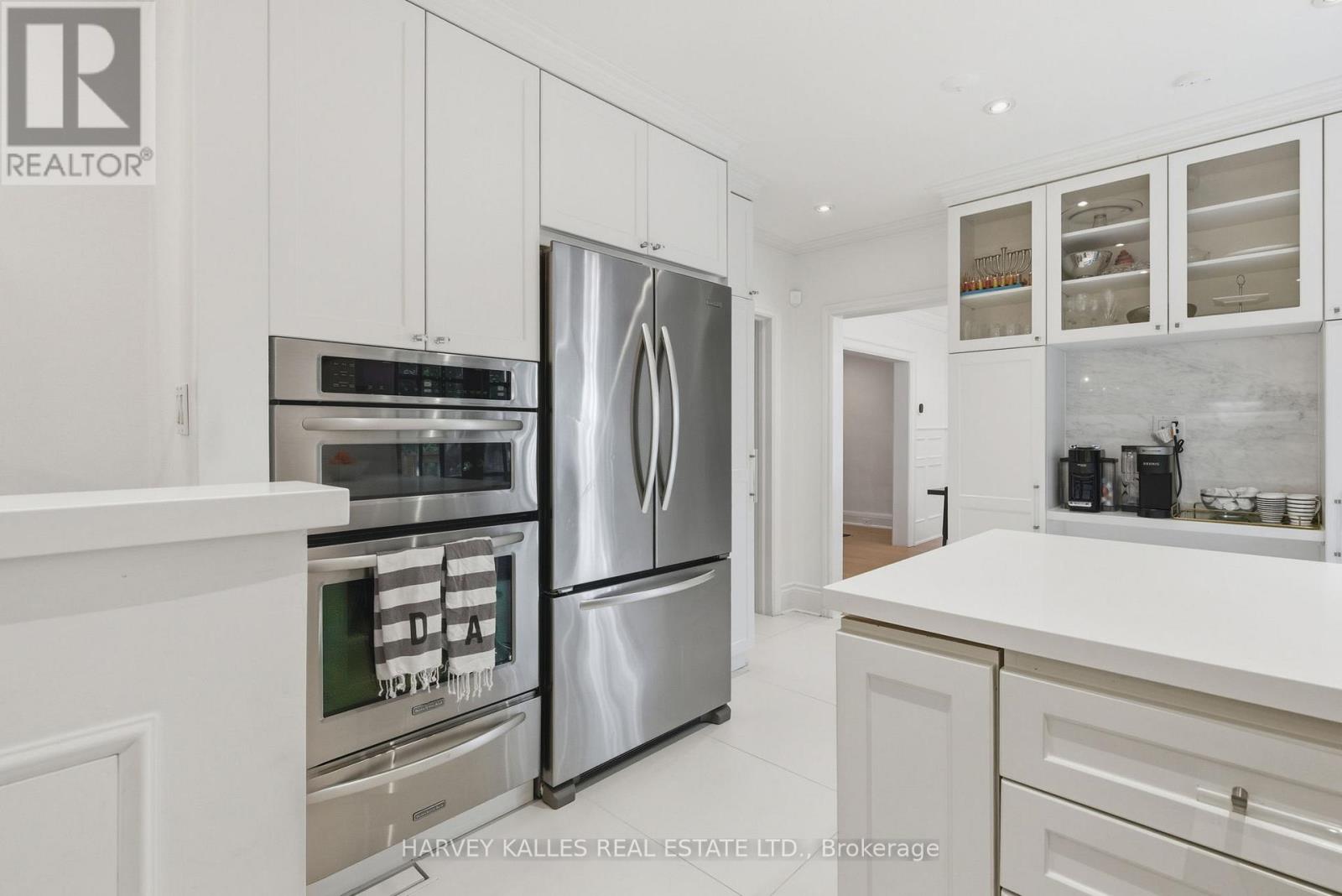 29 Glenarden Road, Toronto, Ontario  M6C 3K3 - Photo 9 - C12479467