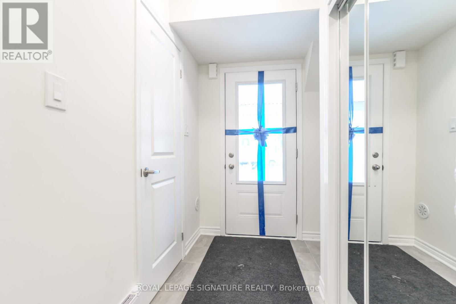 8 Fusilier Drive, Toronto, Ontario  M1L 0J4 - Photo 3 - E12479447