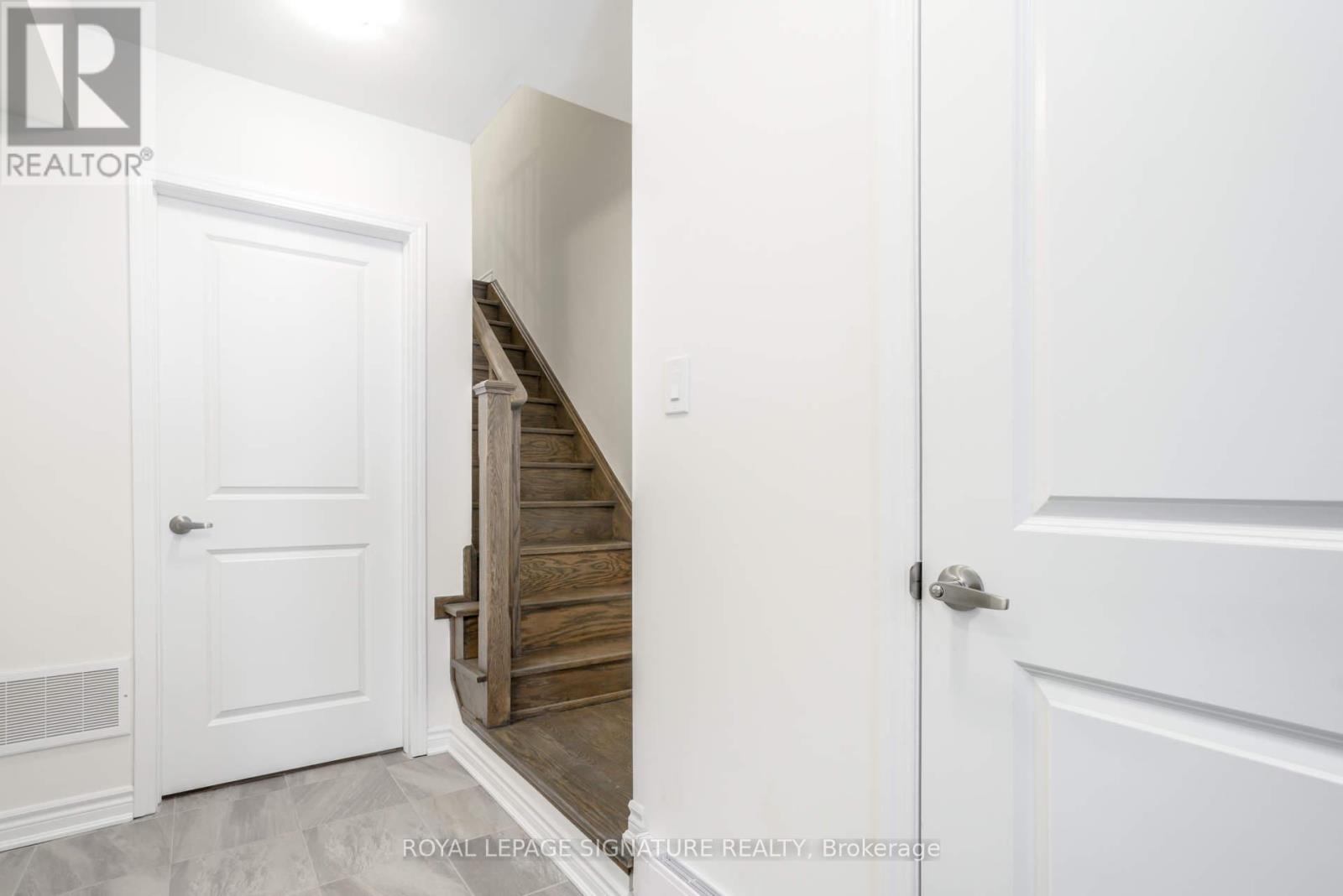 8 Fusilier Drive, Toronto, Ontario  M1L 0J4 - Photo 4 - E12479447