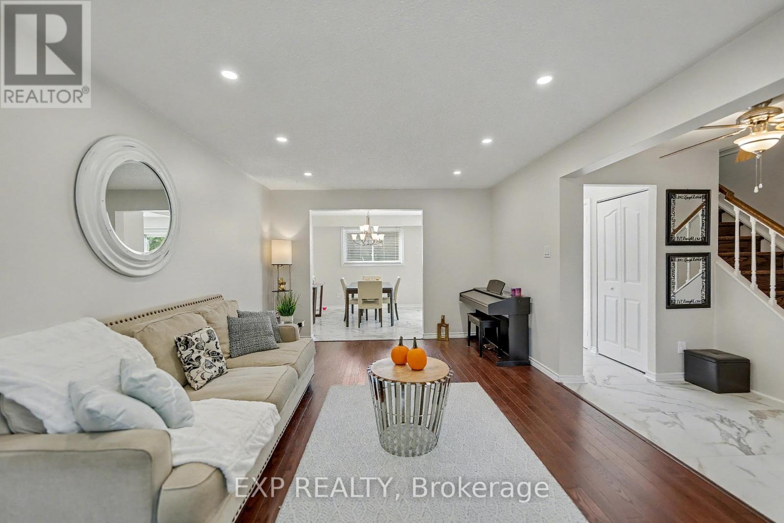 6 Mozart Court, Whitby, Ontario  L1N 5N5 - Photo 4 - E12479470
