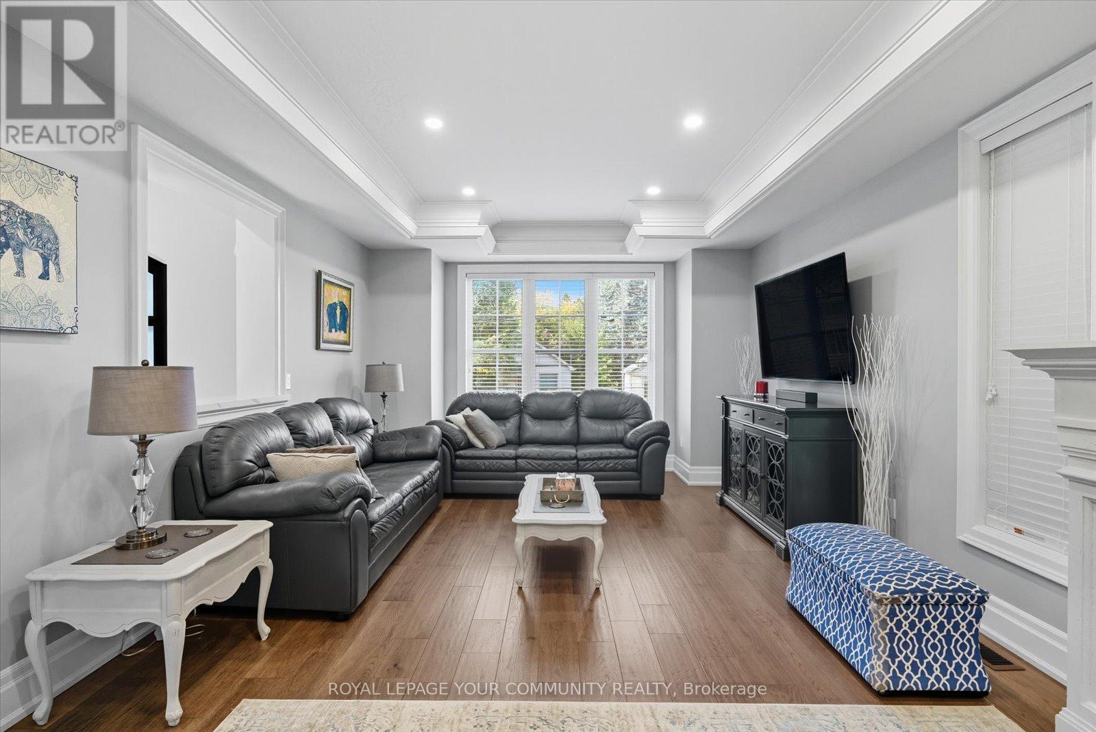 47 Hall Street, Richmond Hill, Ontario  L4C 4N7 - Photo 5 - N12479455