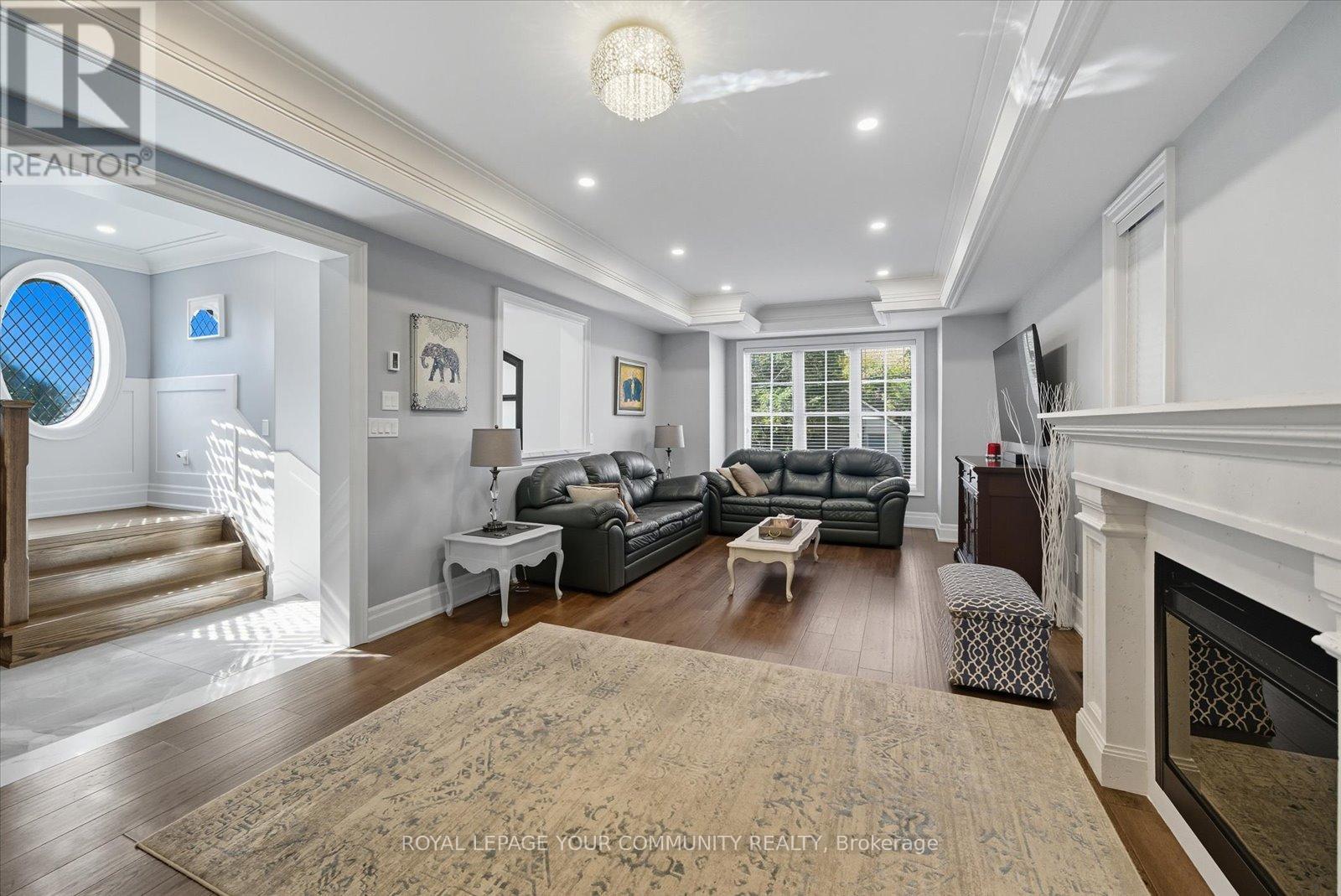 47 Hall Street, Richmond Hill, Ontario  L4C 4N7 - Photo 6 - N12479455