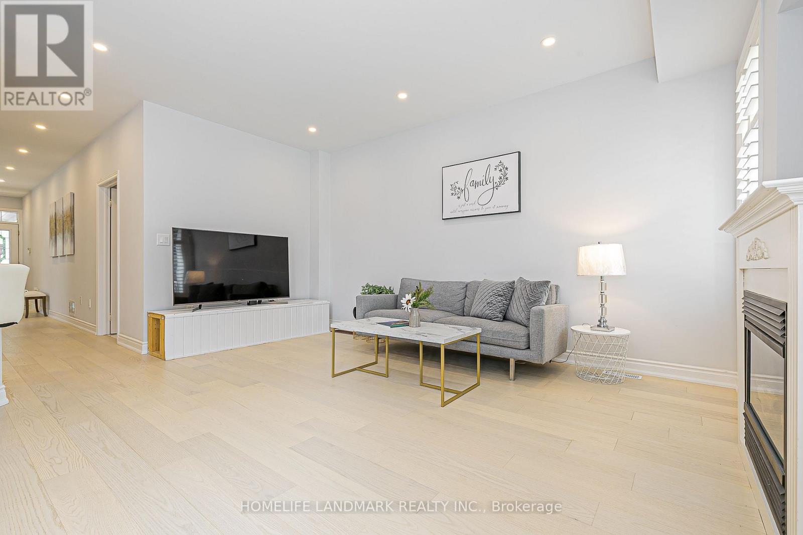 9 Longwood Avenue, Richmond Hill, Ontario  L4E 4B1 - Photo 10 - N12479472