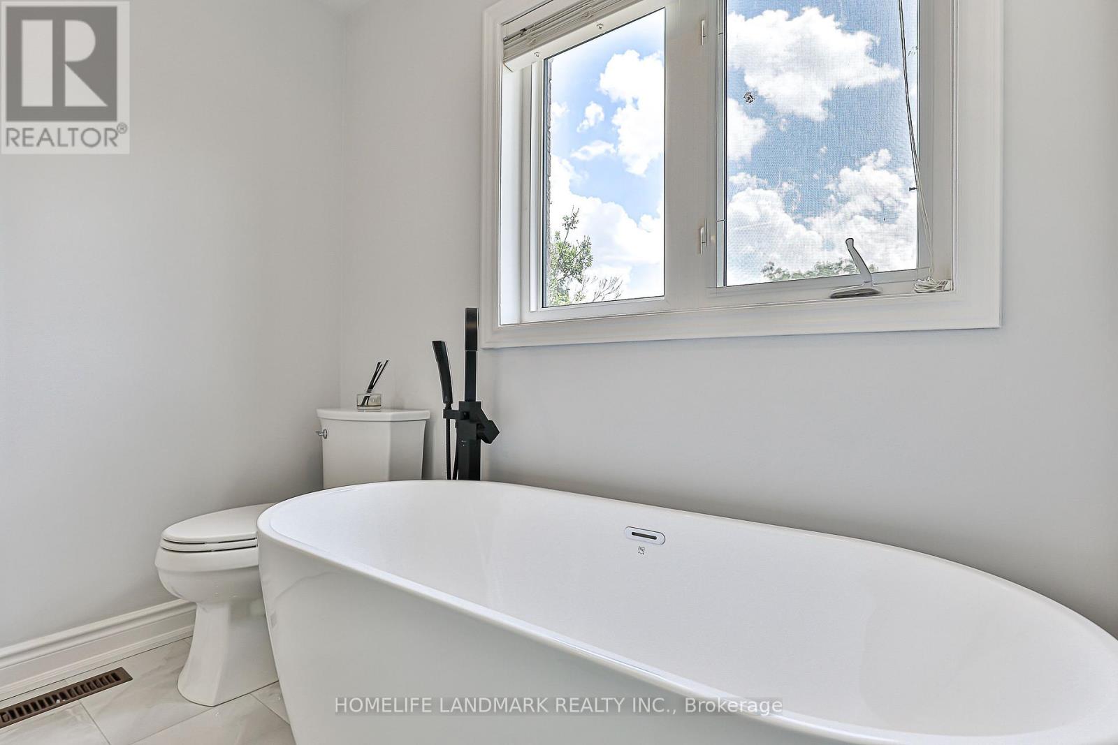9 Longwood Avenue, Richmond Hill, Ontario  L4E 4B1 - Photo 30 - N12479472