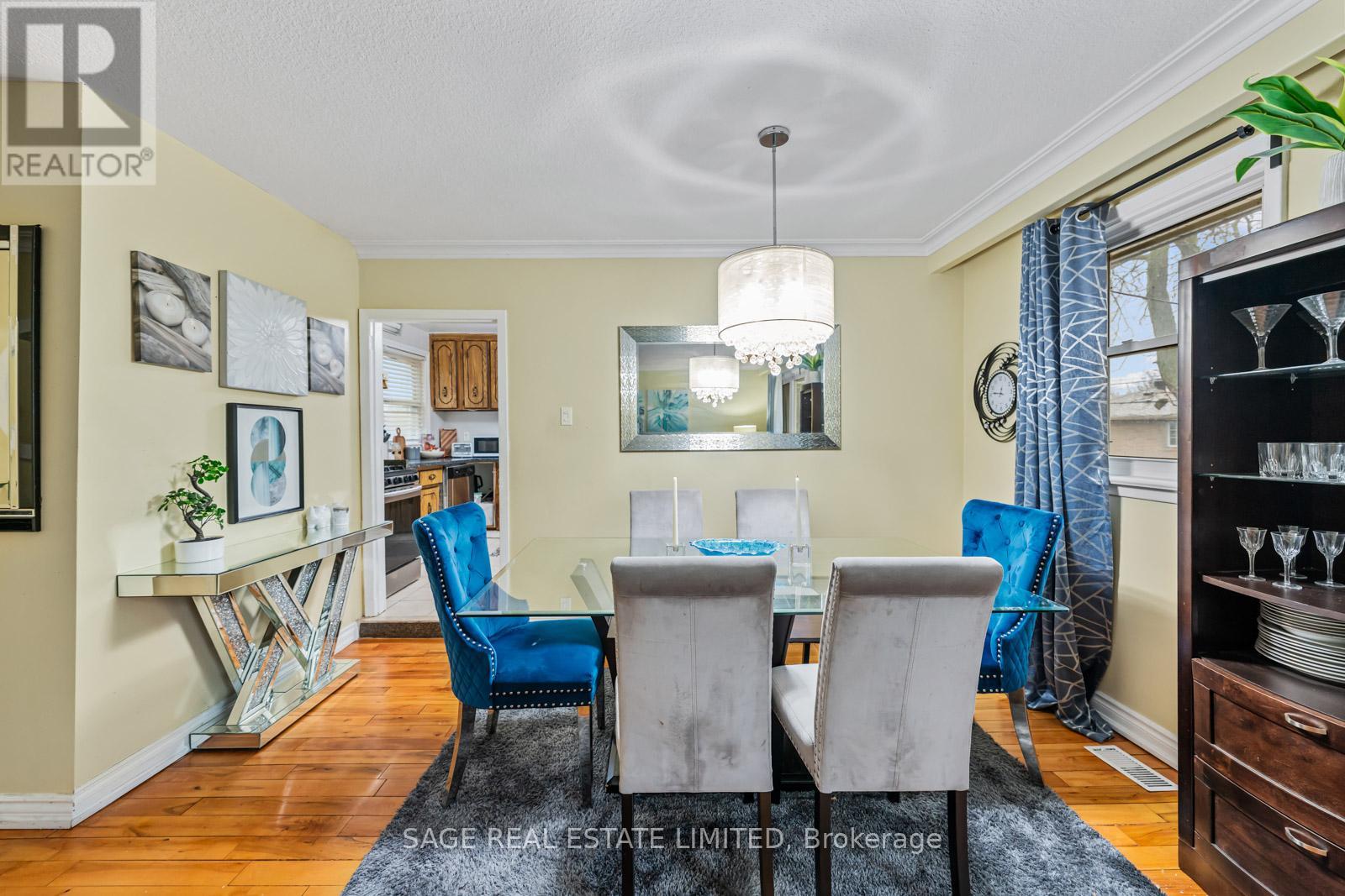 45 Dashwood Crescent, Toronto, Ontario  M9V 2N9 - Photo 12 - W12478629