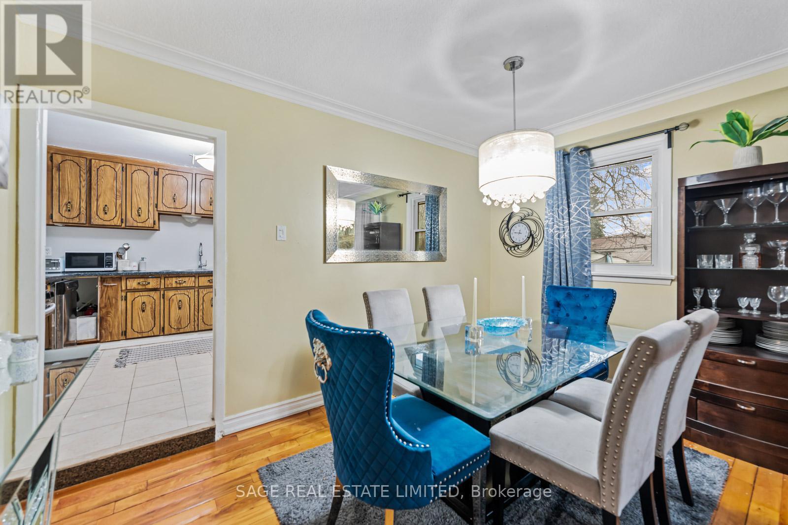 45 Dashwood Crescent, Toronto, Ontario  M9V 2N9 - Photo 14 - W12478629