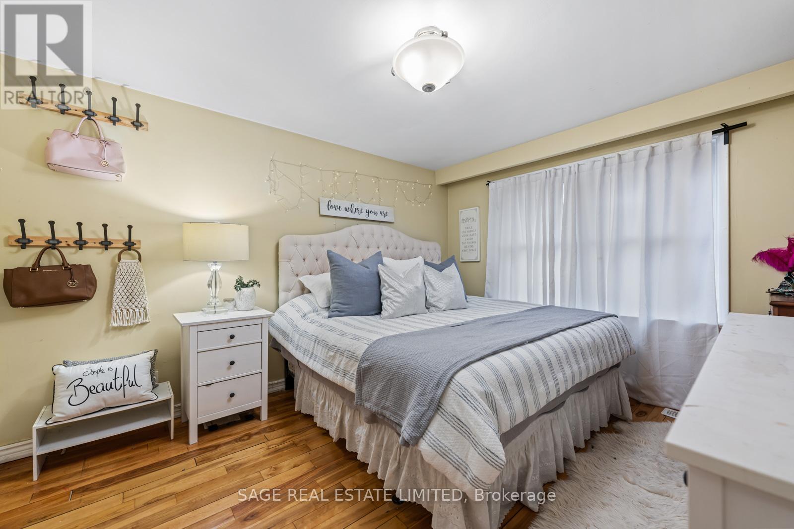 45 Dashwood Crescent, Toronto, Ontario  M9V 2N9 - Photo 25 - W12478629