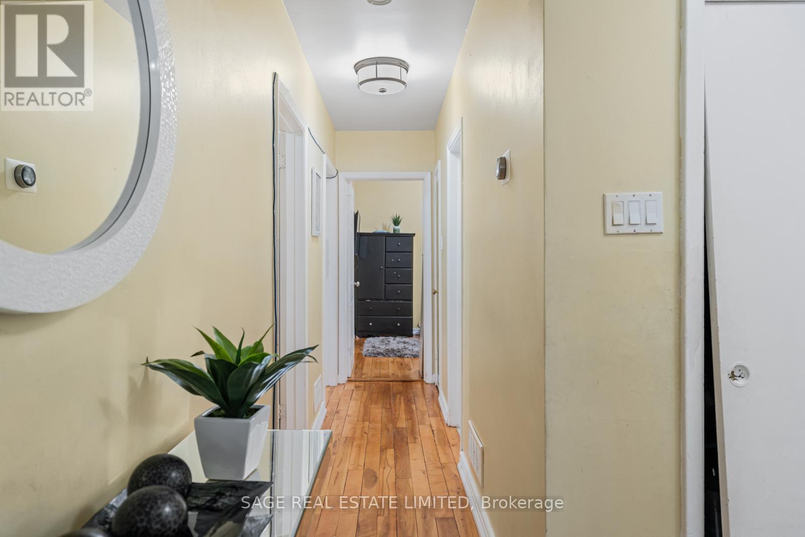 45 Dashwood Crescent, Toronto, Ontario  M9V 2N9 - Photo 21 - W12478629