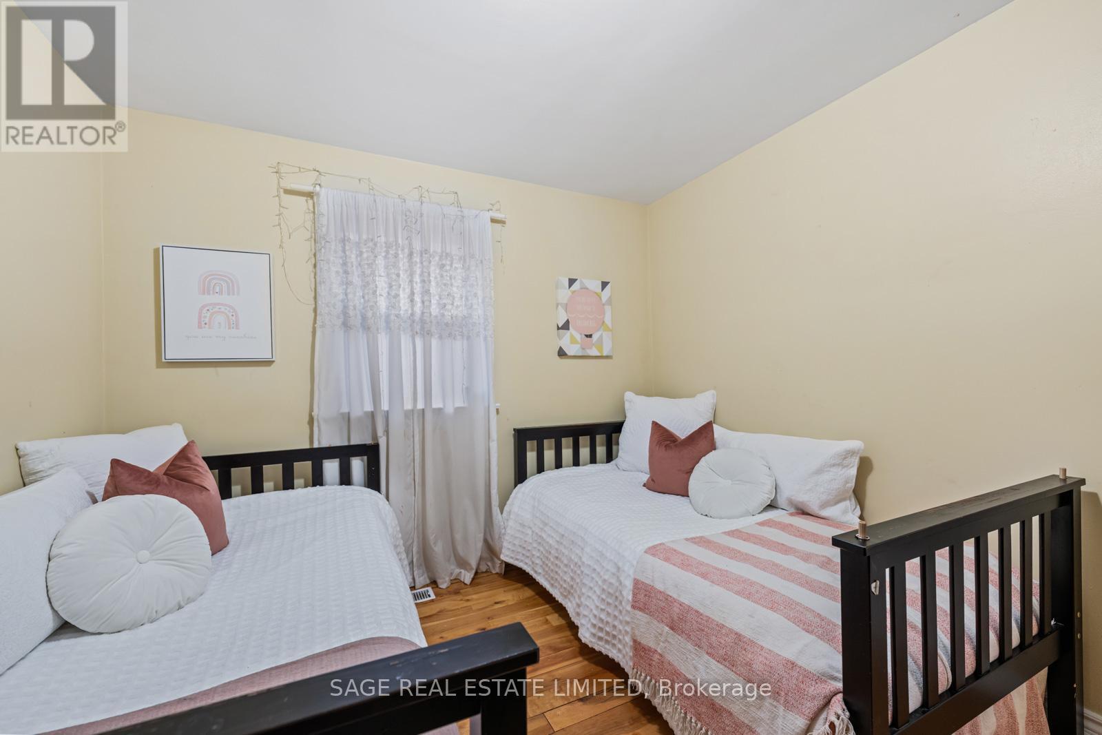 45 Dashwood Crescent, Toronto, Ontario  M9V 2N9 - Photo 23 - W12478629