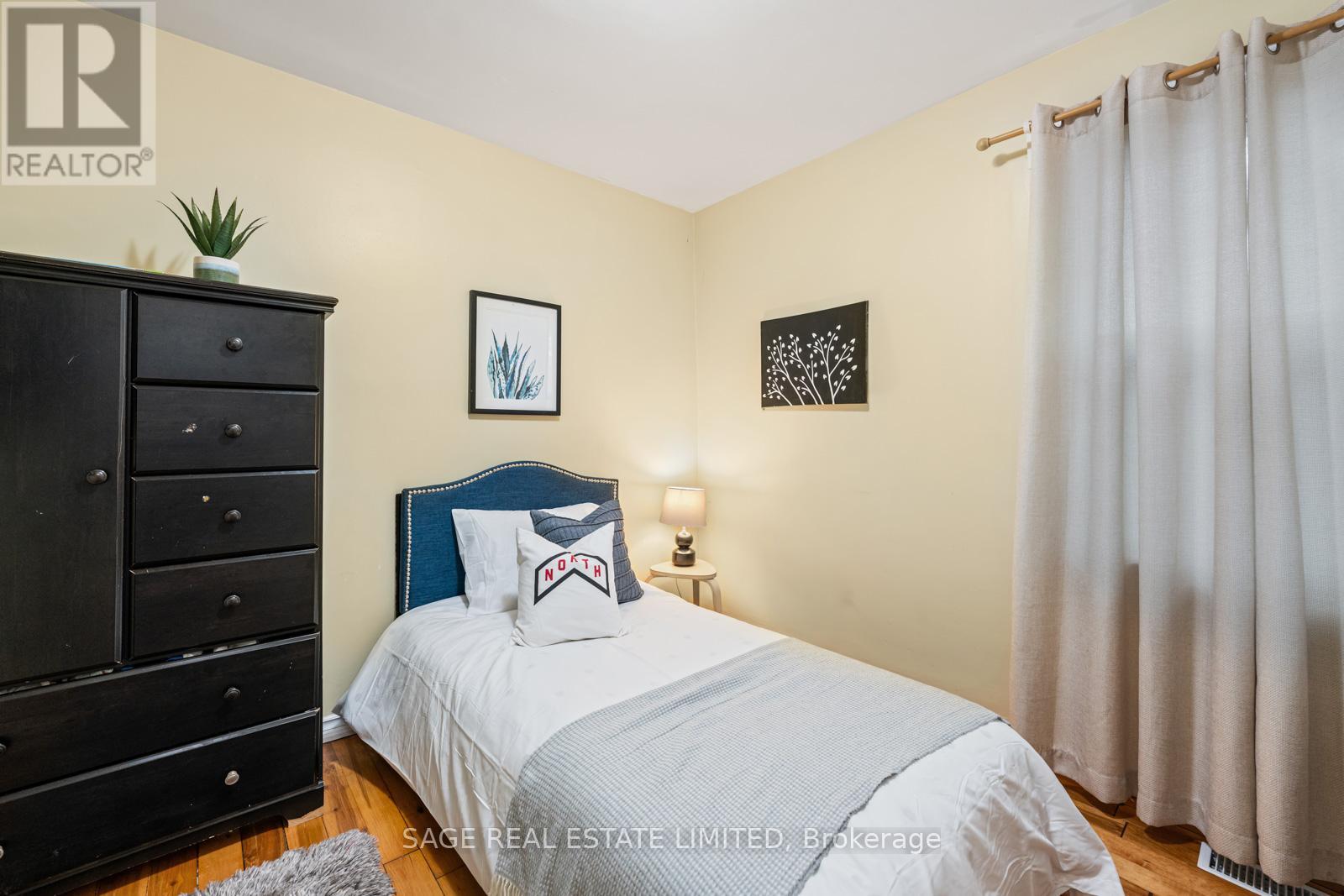 45 Dashwood Crescent, Toronto, Ontario  M9V 2N9 - Photo 27 - W12478629