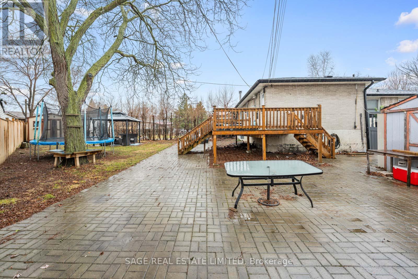 45 Dashwood Crescent, Toronto, Ontario  M9V 2N9 - Photo 30 - W12478629