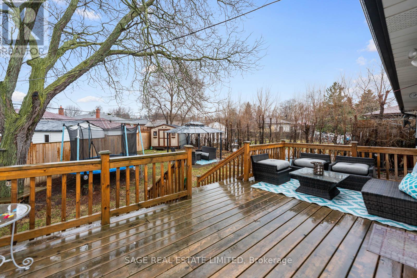 45 Dashwood Crescent, Toronto, Ontario  M9V 2N9 - Photo 38 - W12478629