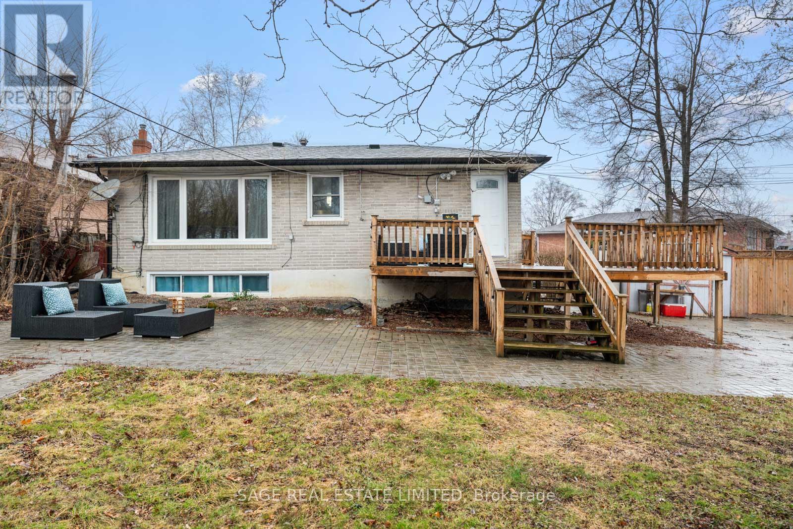 45 Dashwood Crescent, Toronto, Ontario  M9V 2N9 - Photo 34 - W12478629
